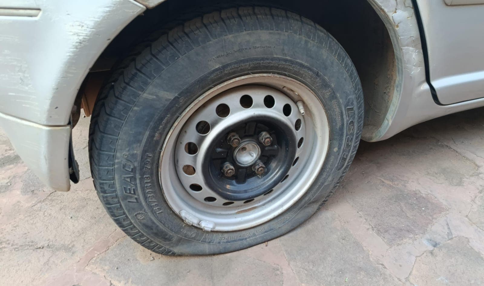 Toyota Vitz 2.45m - 2001 — imagem 4