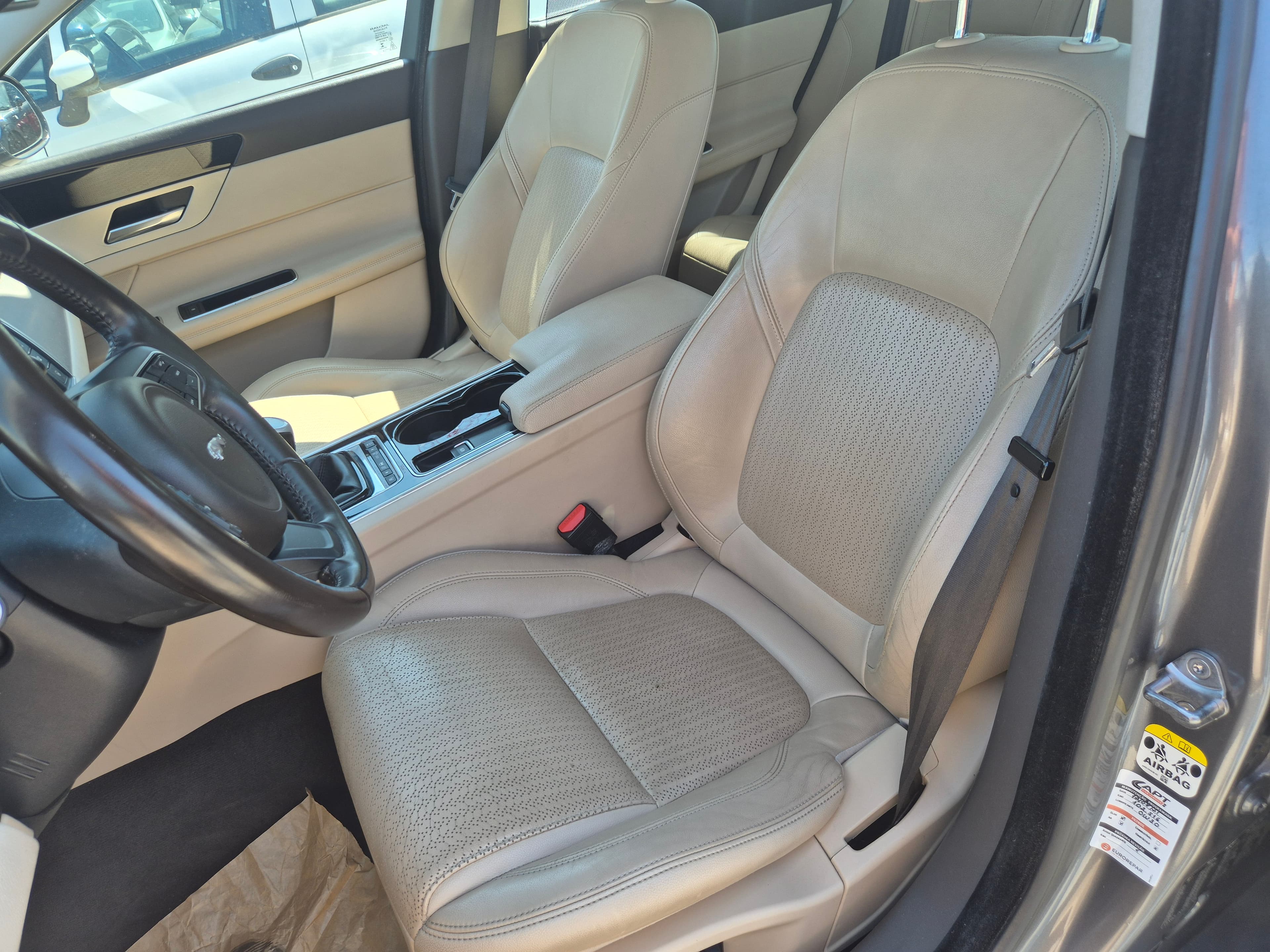 Jaguar XF II 2.0d · Ano 2016 — image 29