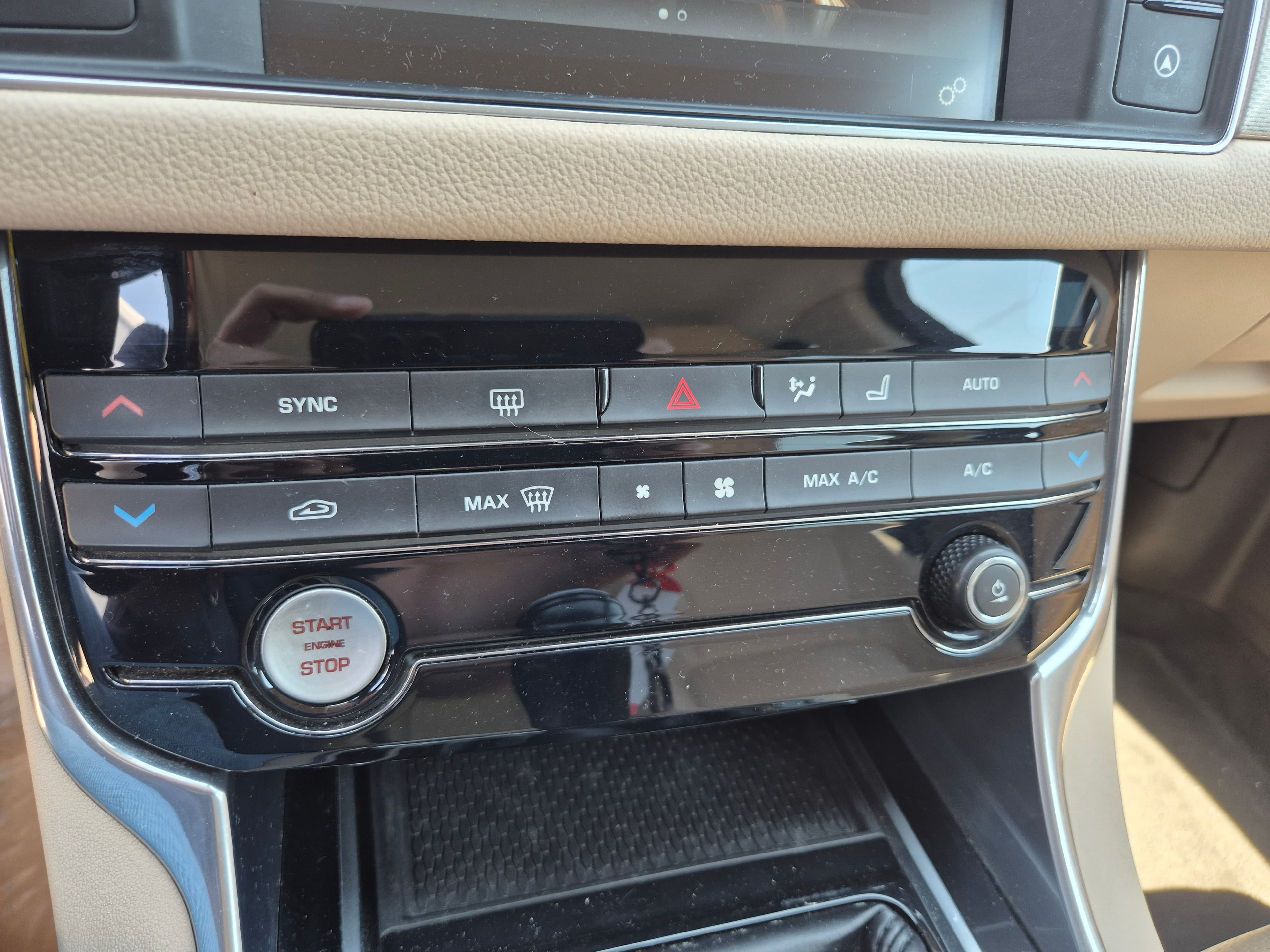 Jaguar XF II 2.0d · Ano 2016 — image 46