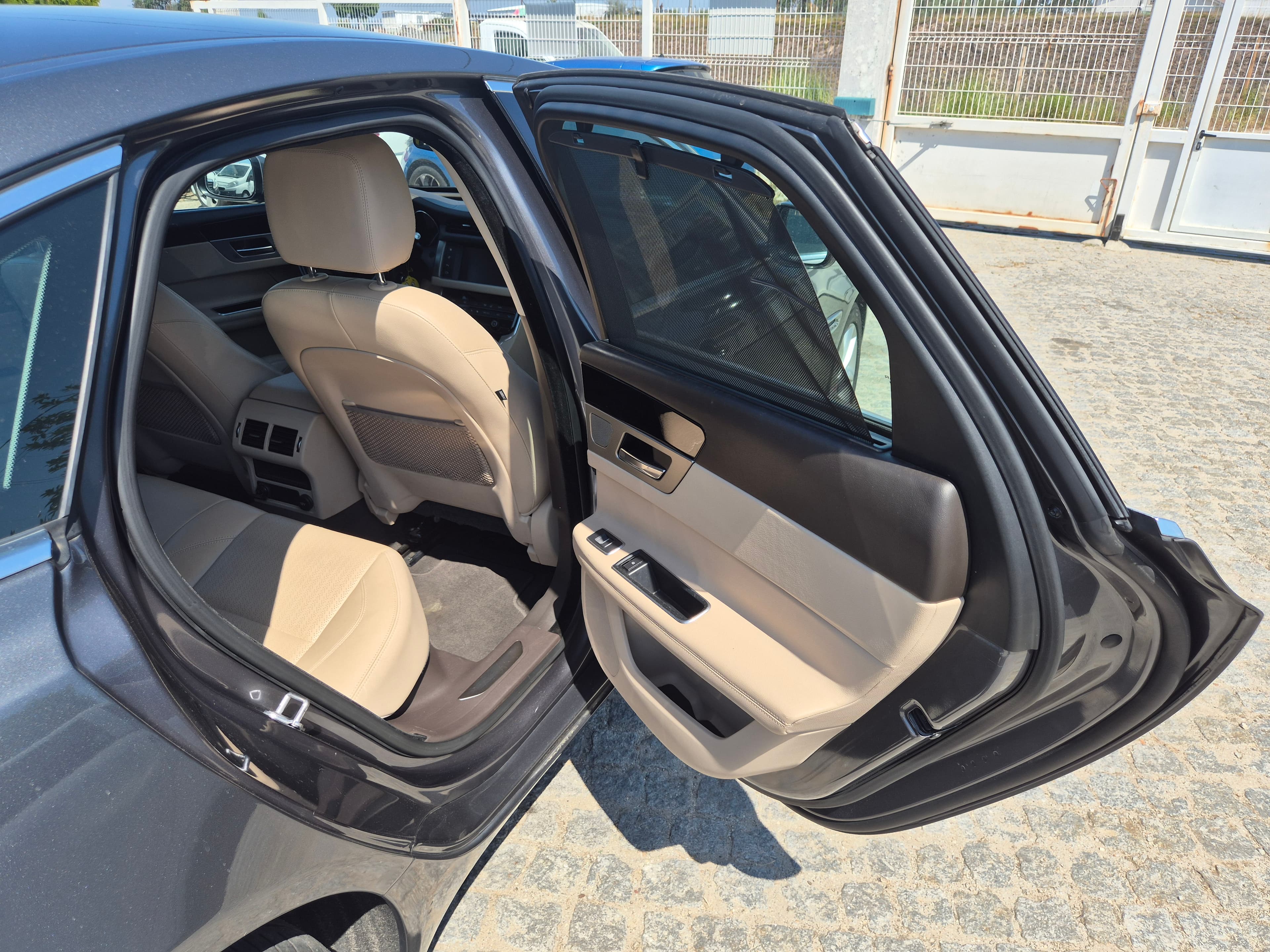Jaguar XF II 2.0d · Ano 2016 — image 17