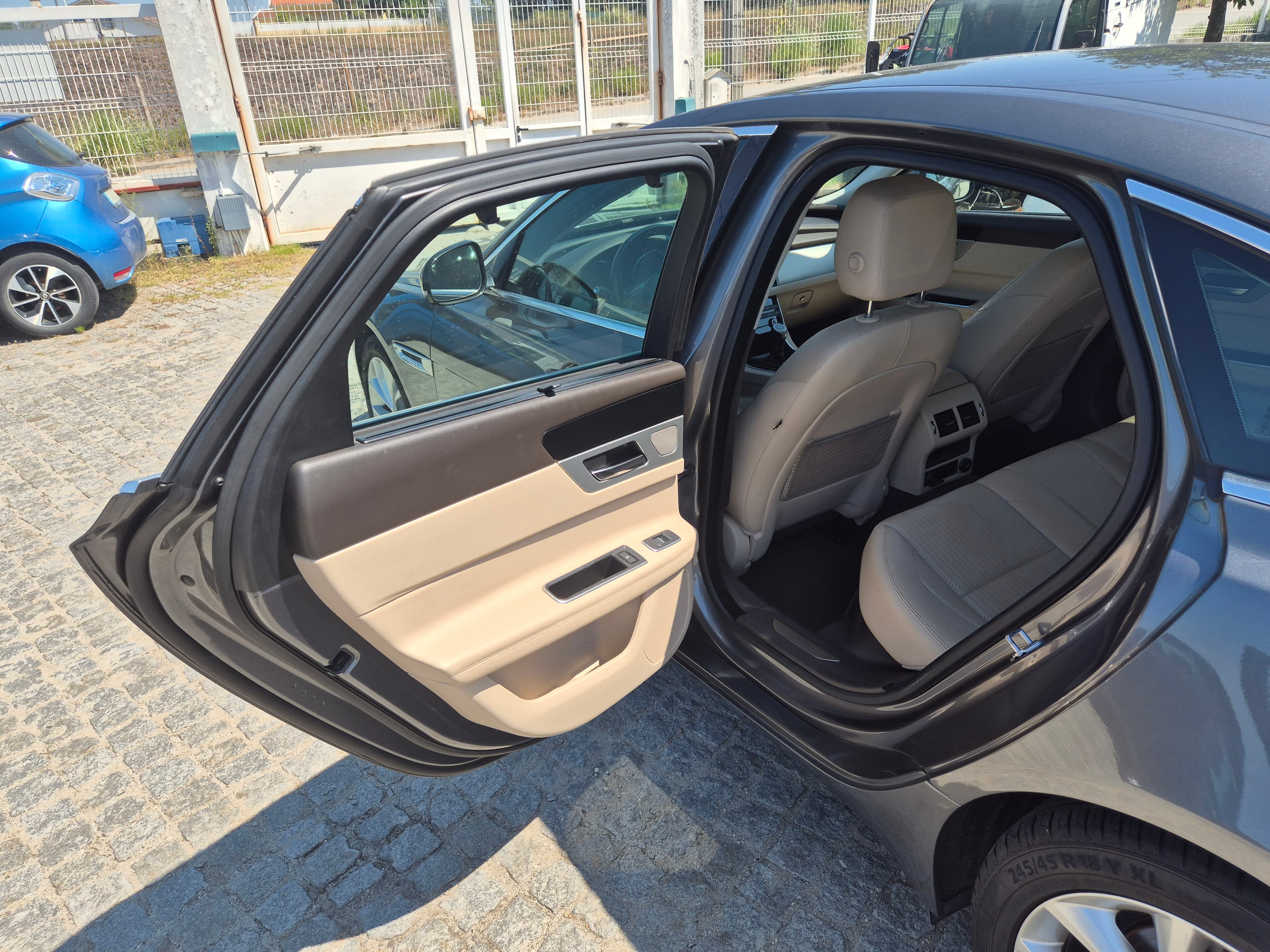 Jaguar XF II 2.0d · Ano 2016 — image 23