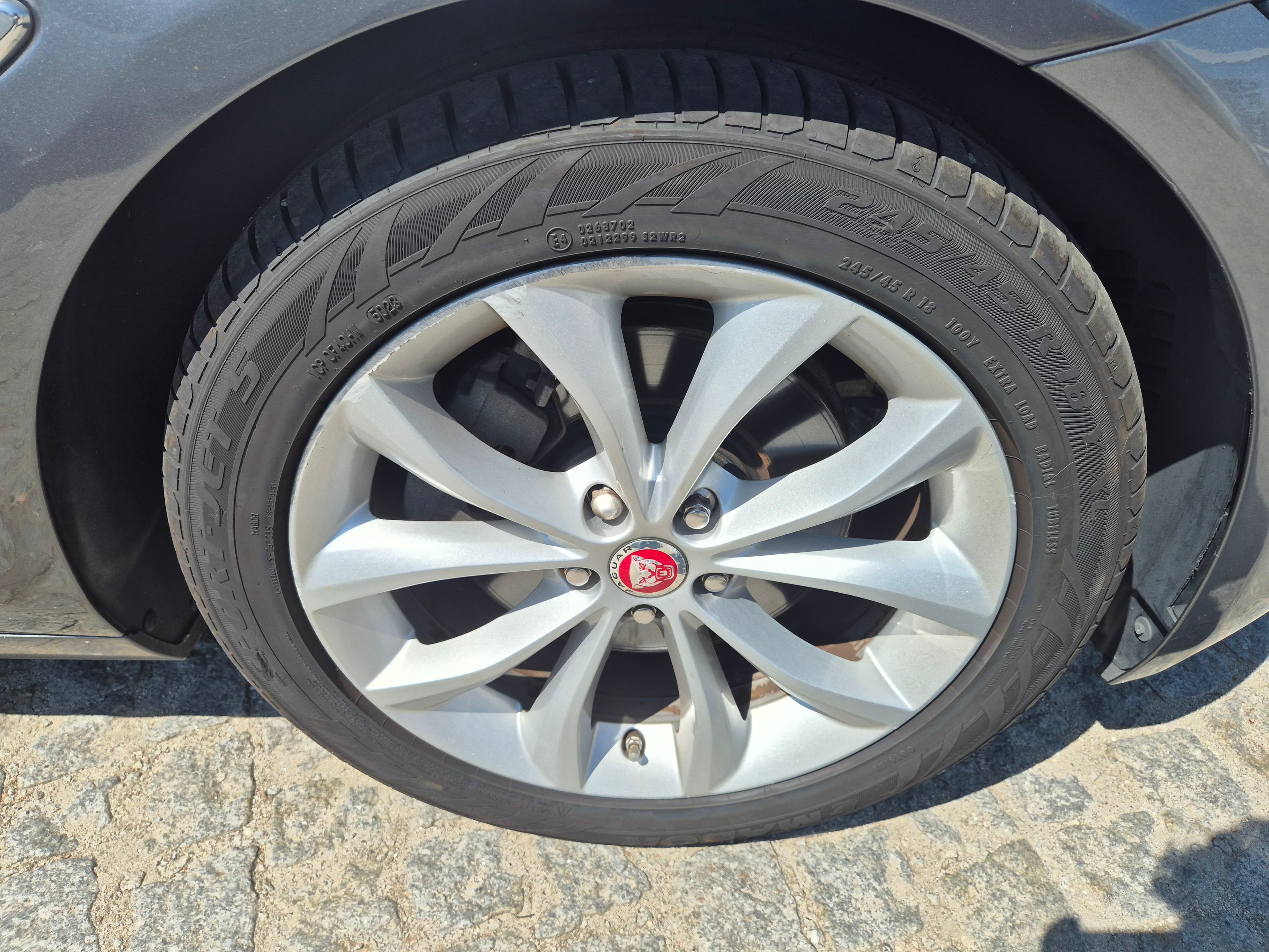 Jaguar XF II 2.0d · Ano 2016 — image 9