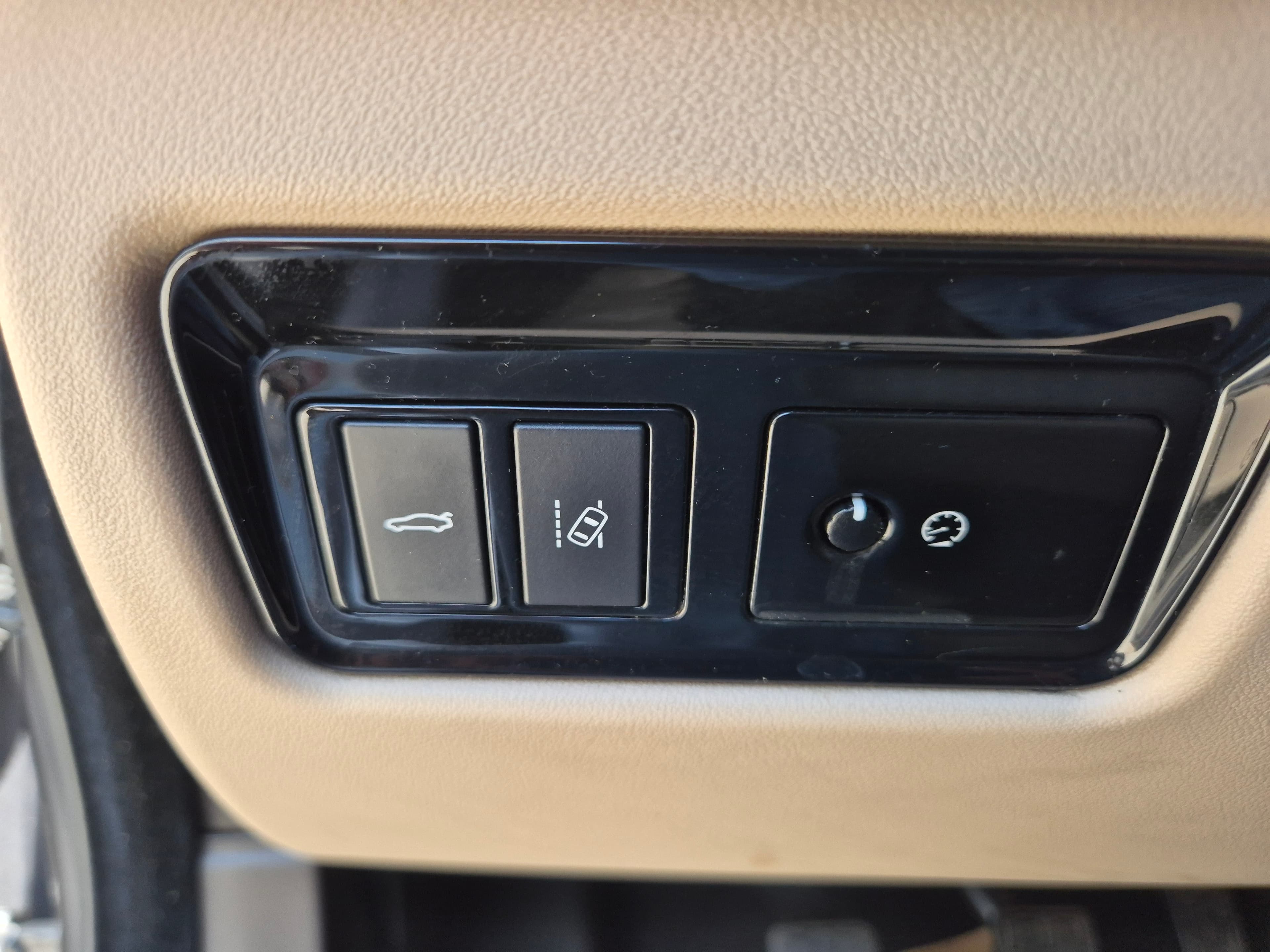 Jaguar XF II 2.0d · Ano 2016 — image 32
