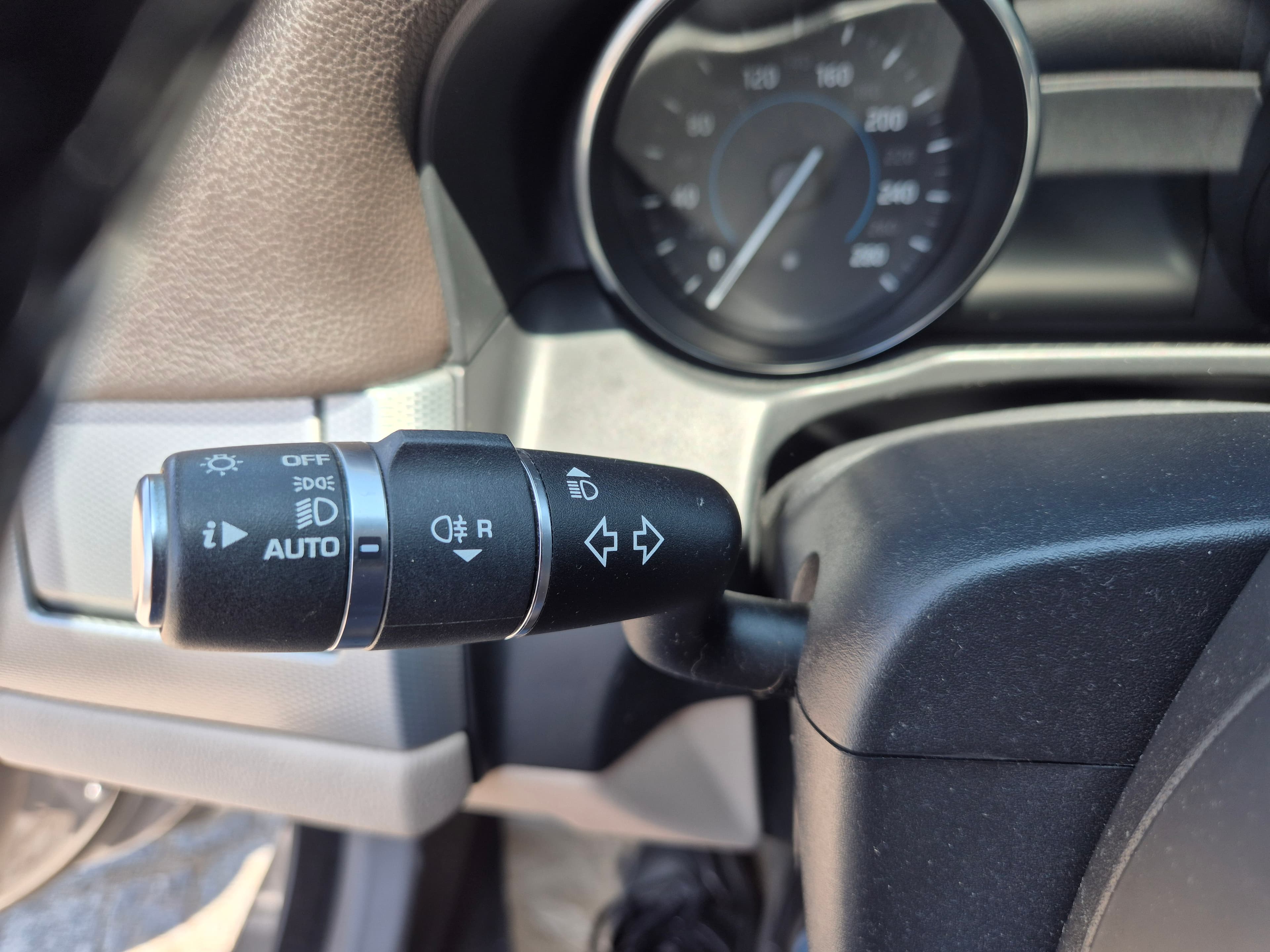 Jaguar XF II 2.0d · Ano 2016 — image 33