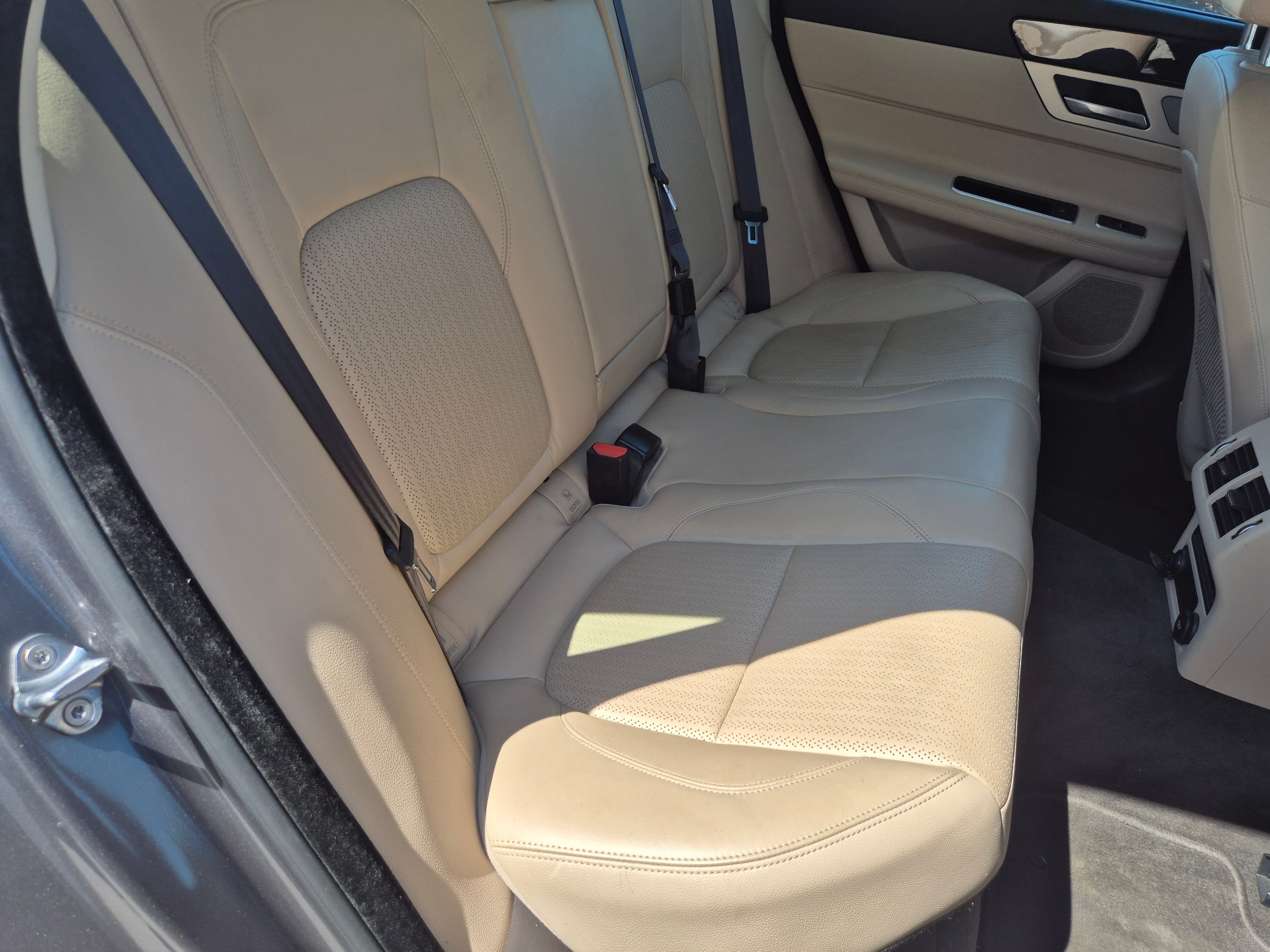 Jaguar XF II 2.0d · Ano 2016 — image 19