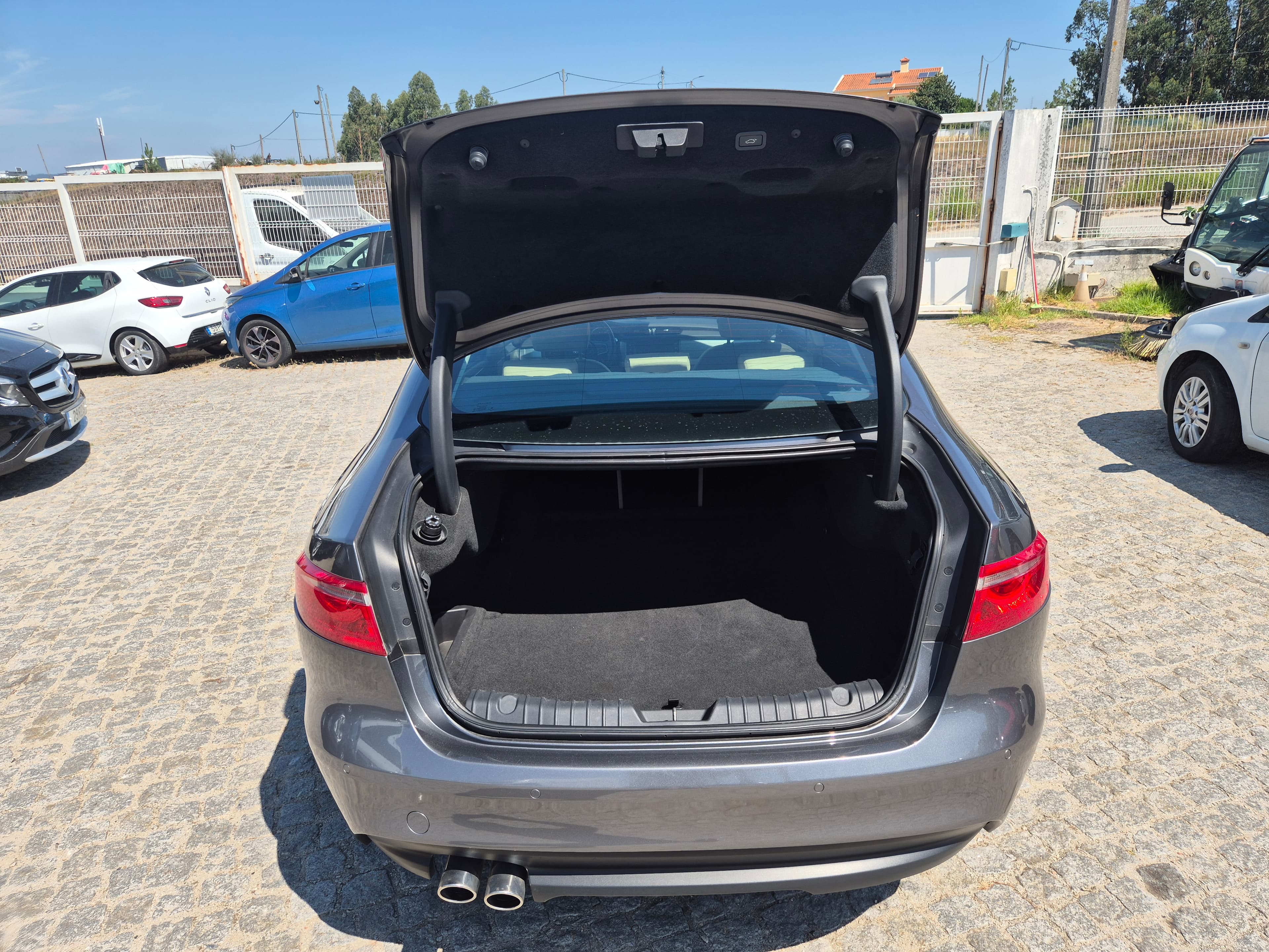 Jaguar XF II 2.0d · Ano 2016 — image 12