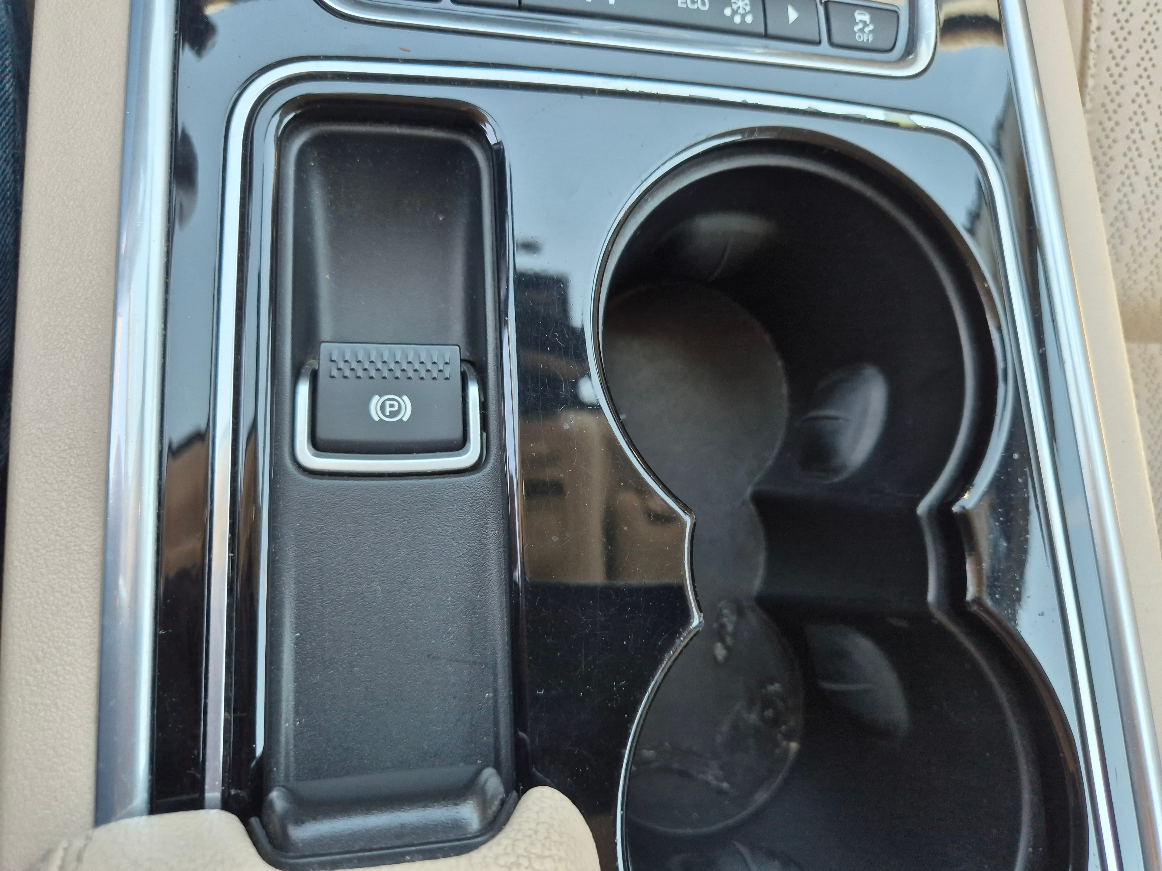 Jaguar XF II 2.0d · Ano 2016 — image 43