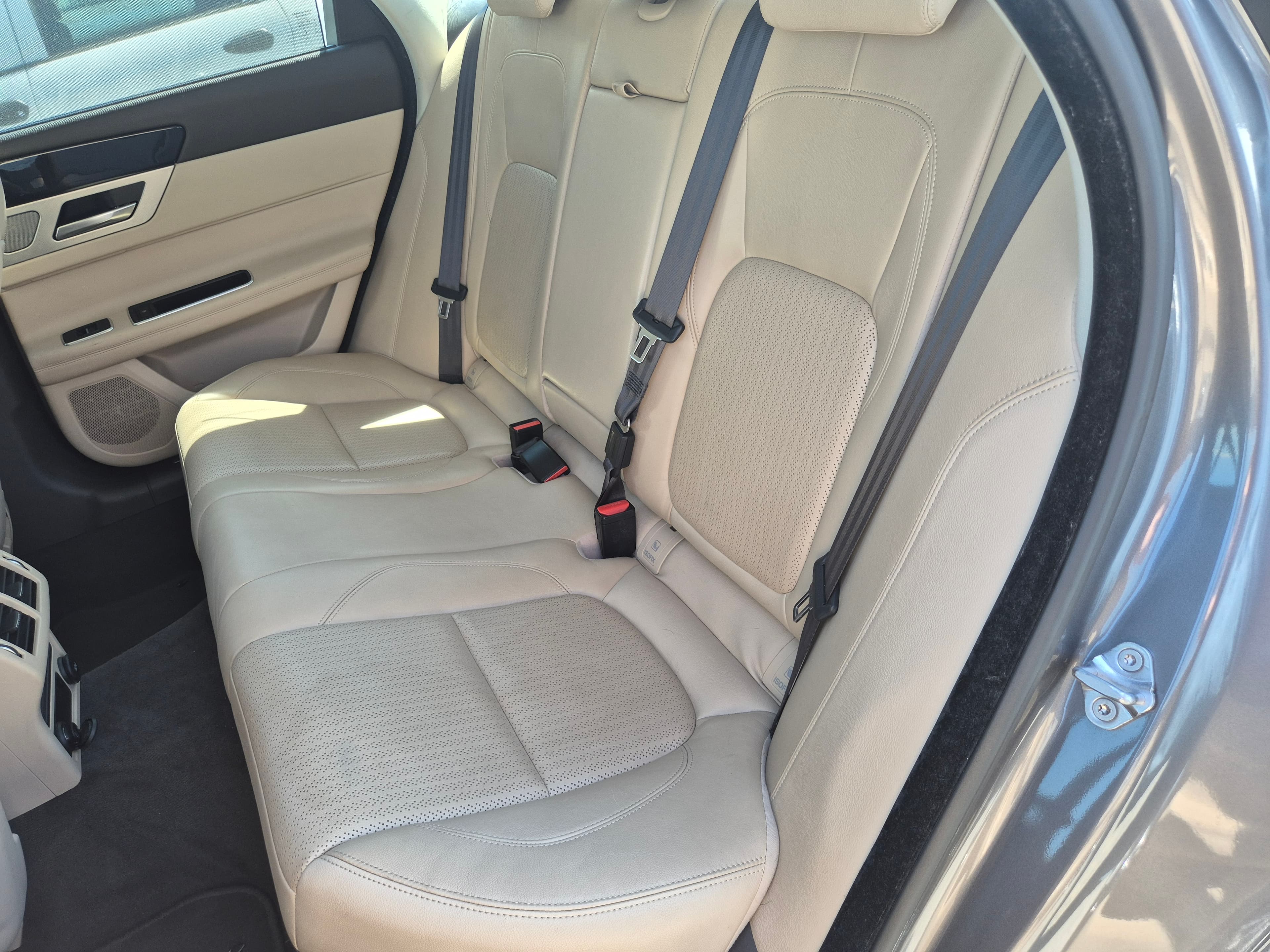 Jaguar XF II 2.0d · Ano 2016 — image 25