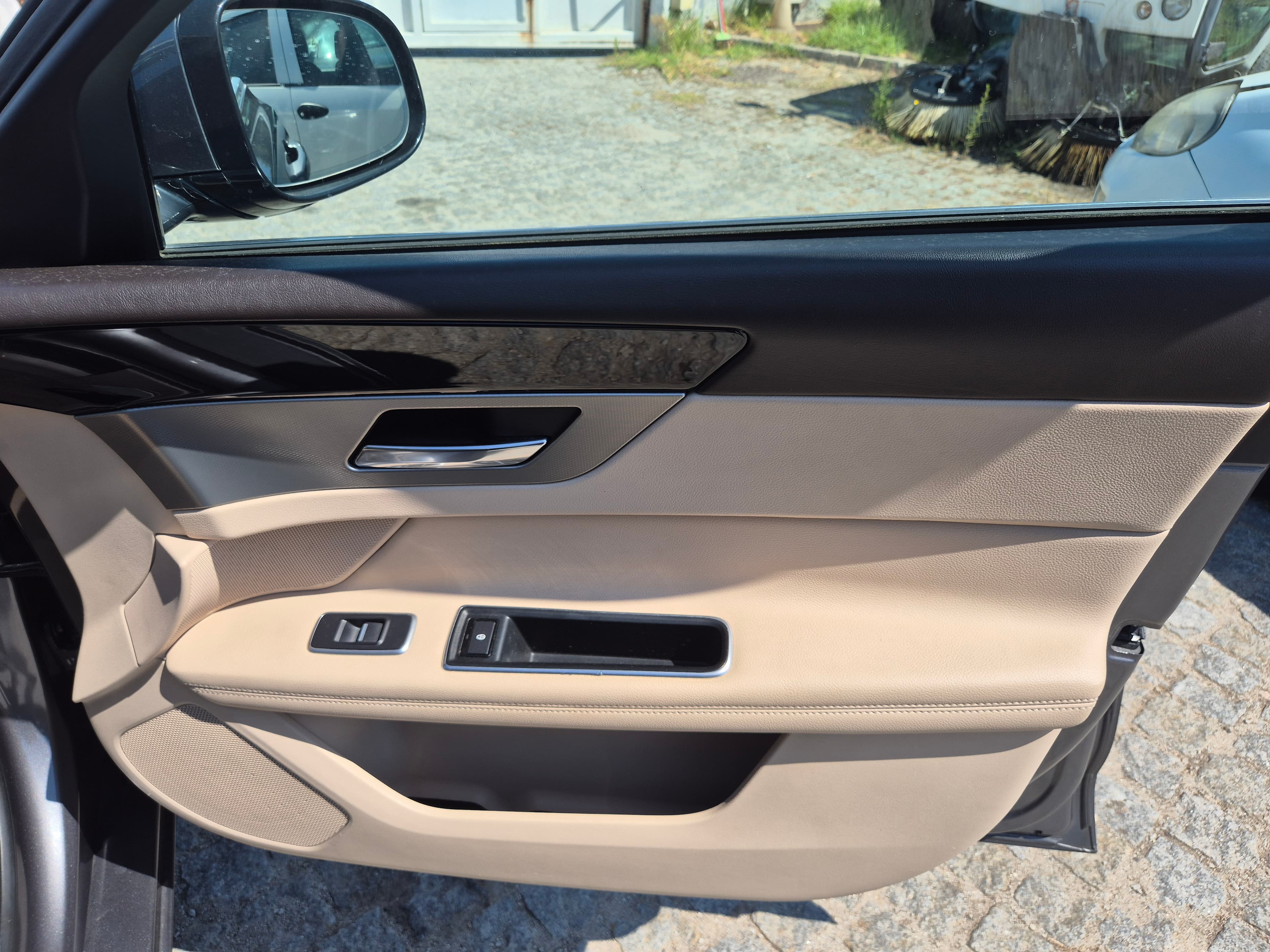 Jaguar XF II 2.0d · Ano 2016 — image 21