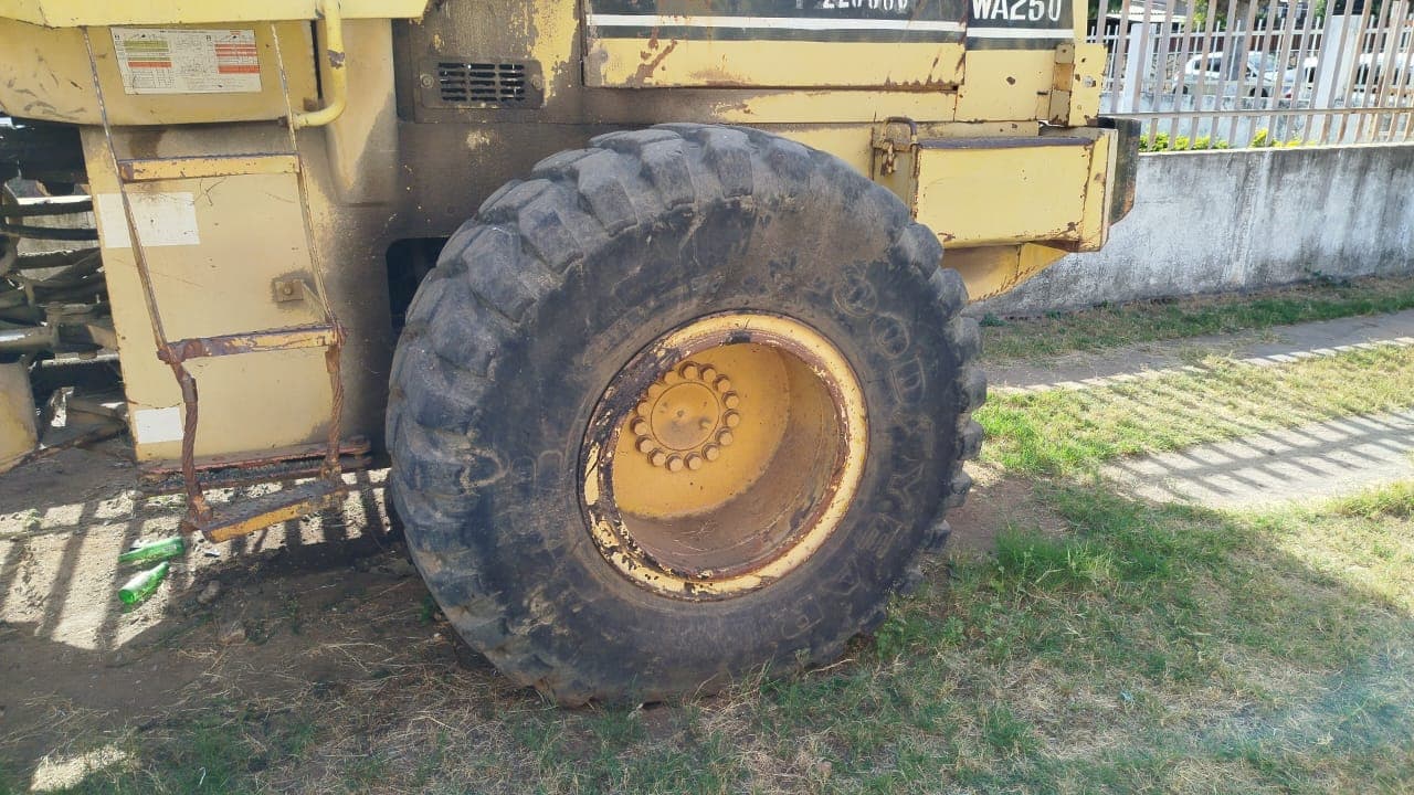 Pá Carregadeira Komatsu WA250-1 — imagem 6