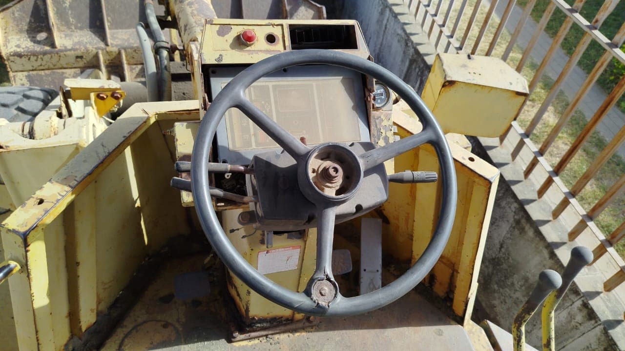 Pá Carregadeira Komatsu WA250-1 — imagem 16