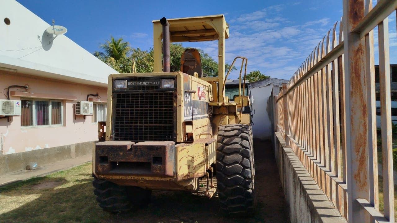 Pá Carregadeira Komatsu WA250-1 — imagem 4