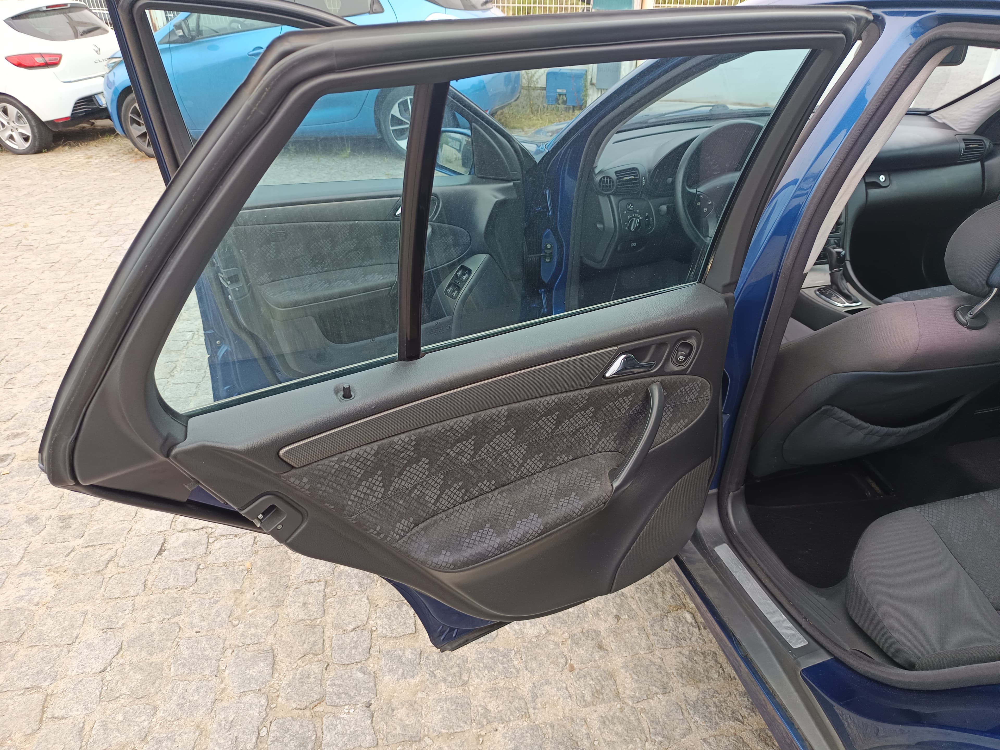 Mercedes-Benz C 220 · Ano 2001 — imagem 28