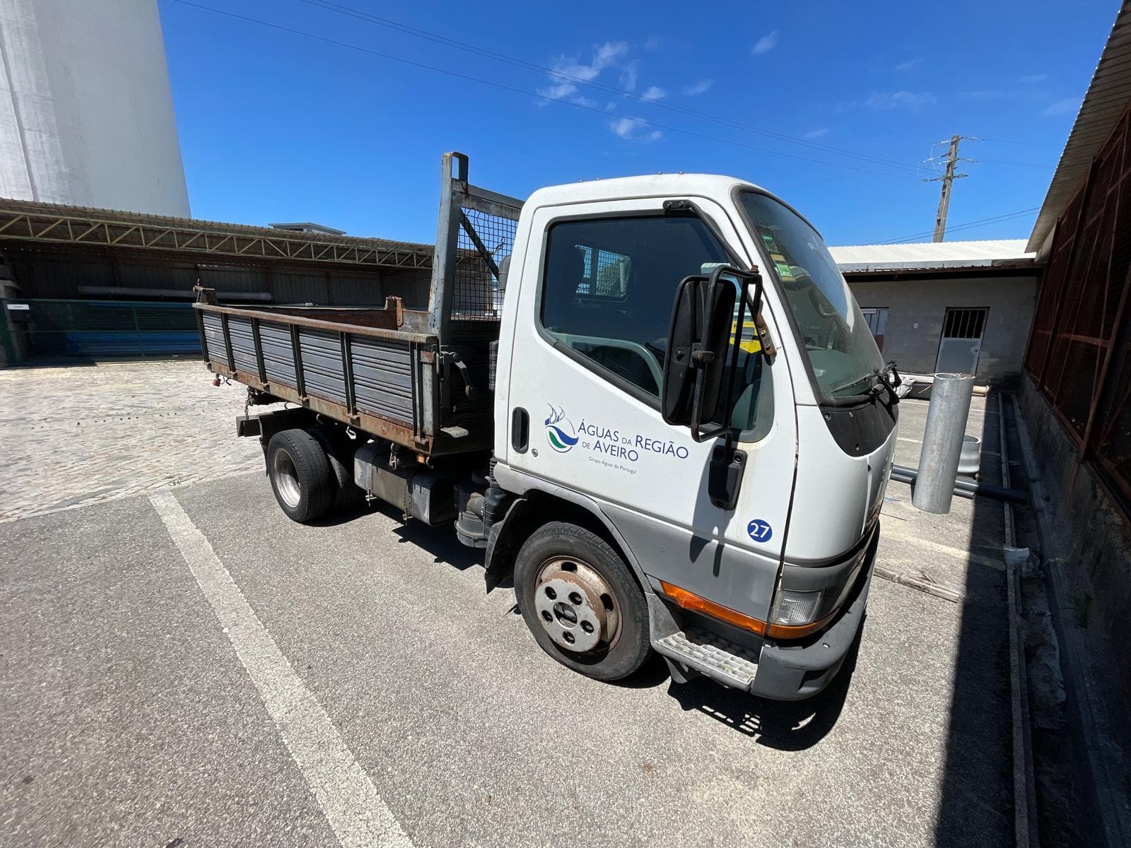 Mitsubishi Canter · Ano 2002 — imagem 2