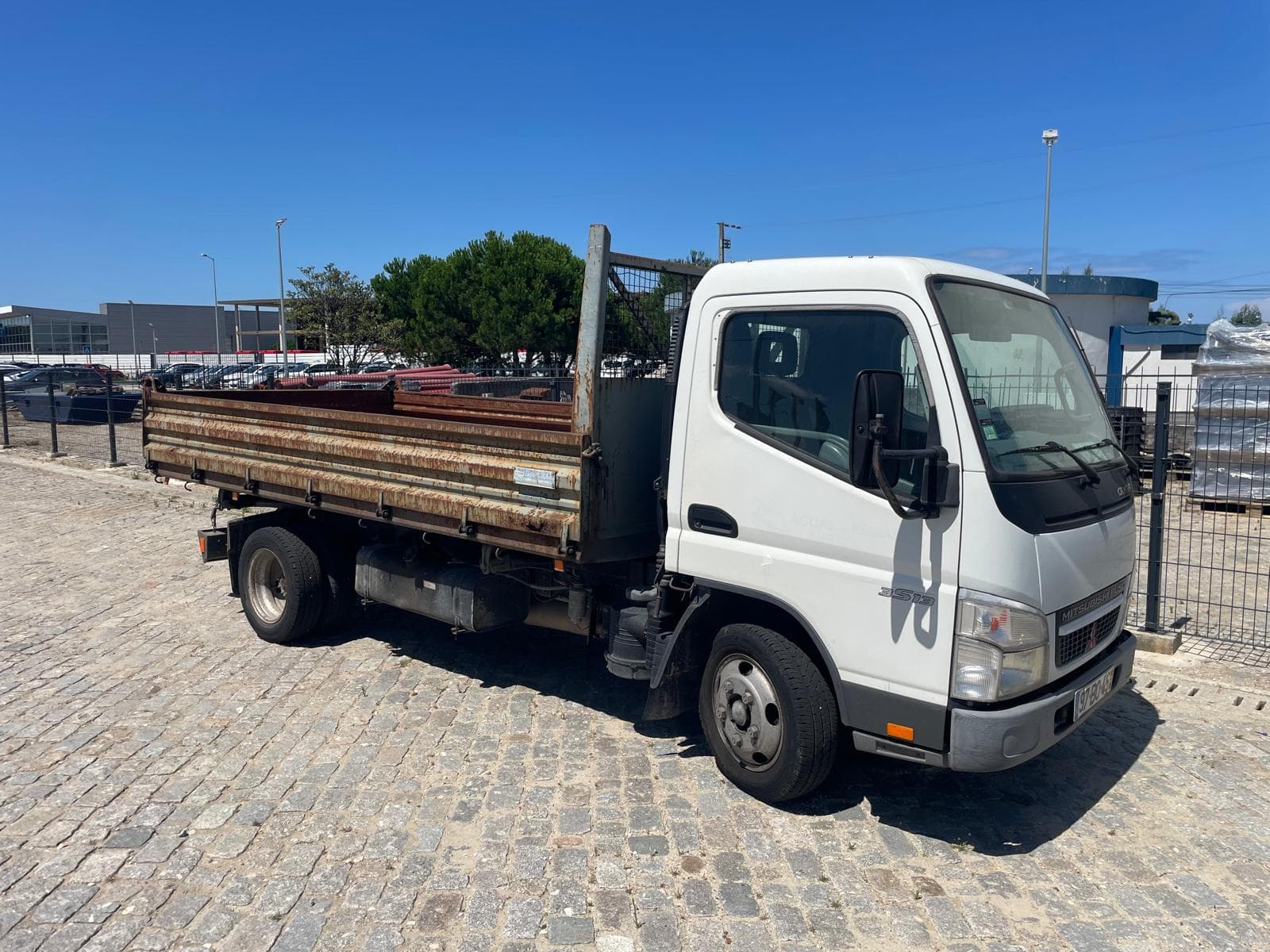Mitsubishi Canter · Ano 2006 — imagen 3