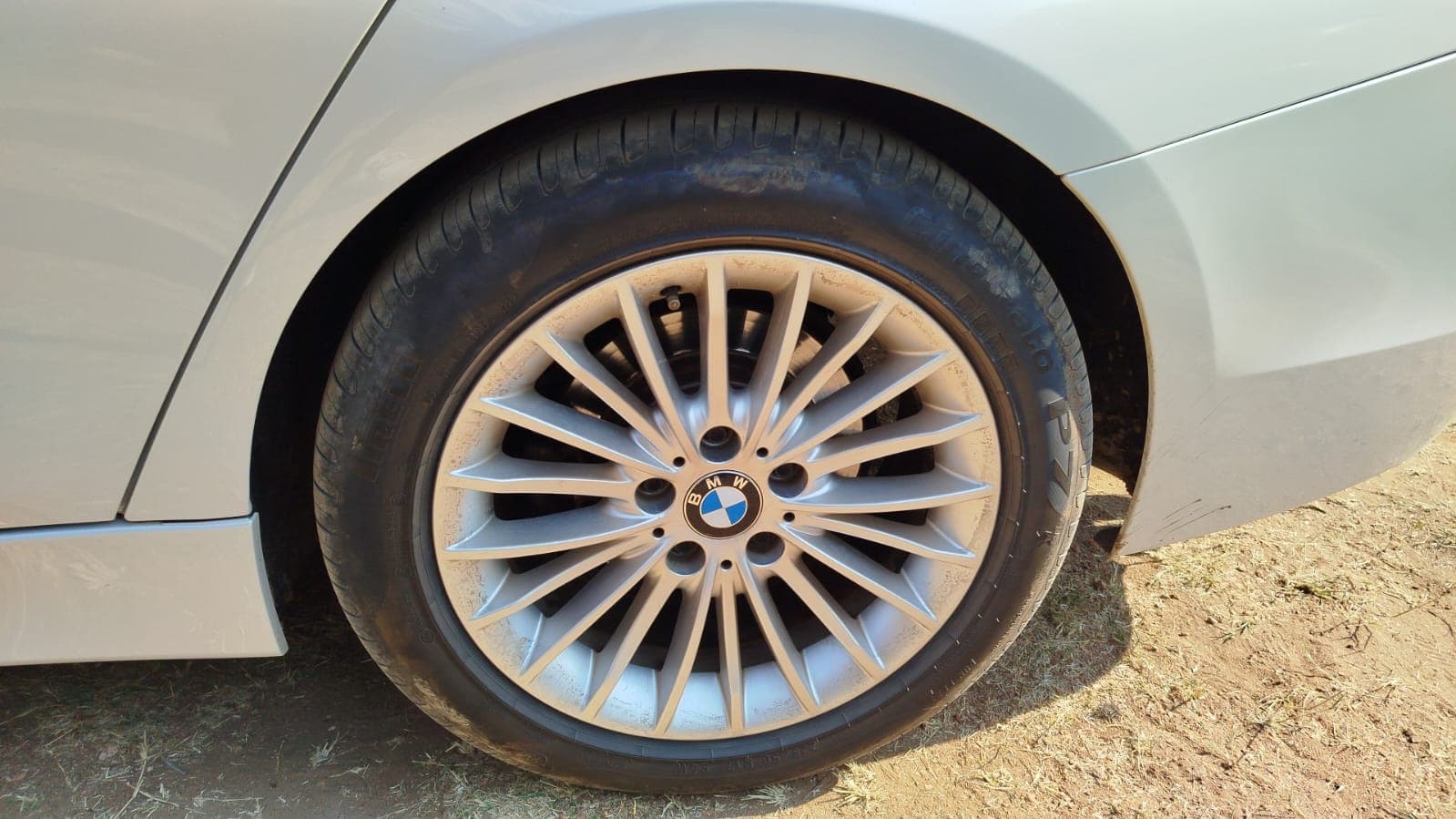 BMW - 320d 2,85m 2016 — imagem 13