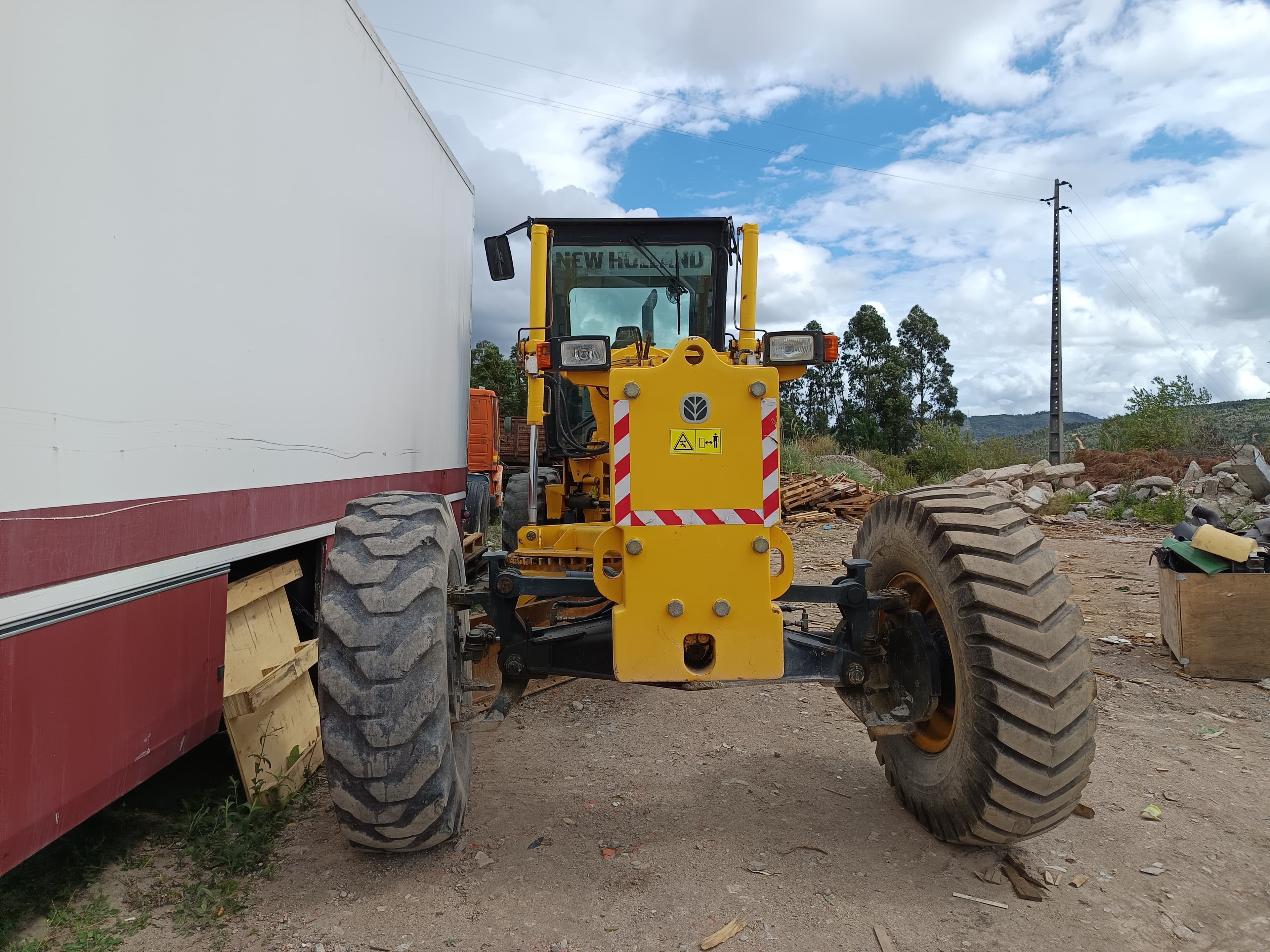 Motoniveladora New Holland · Ano 2013 — image 2