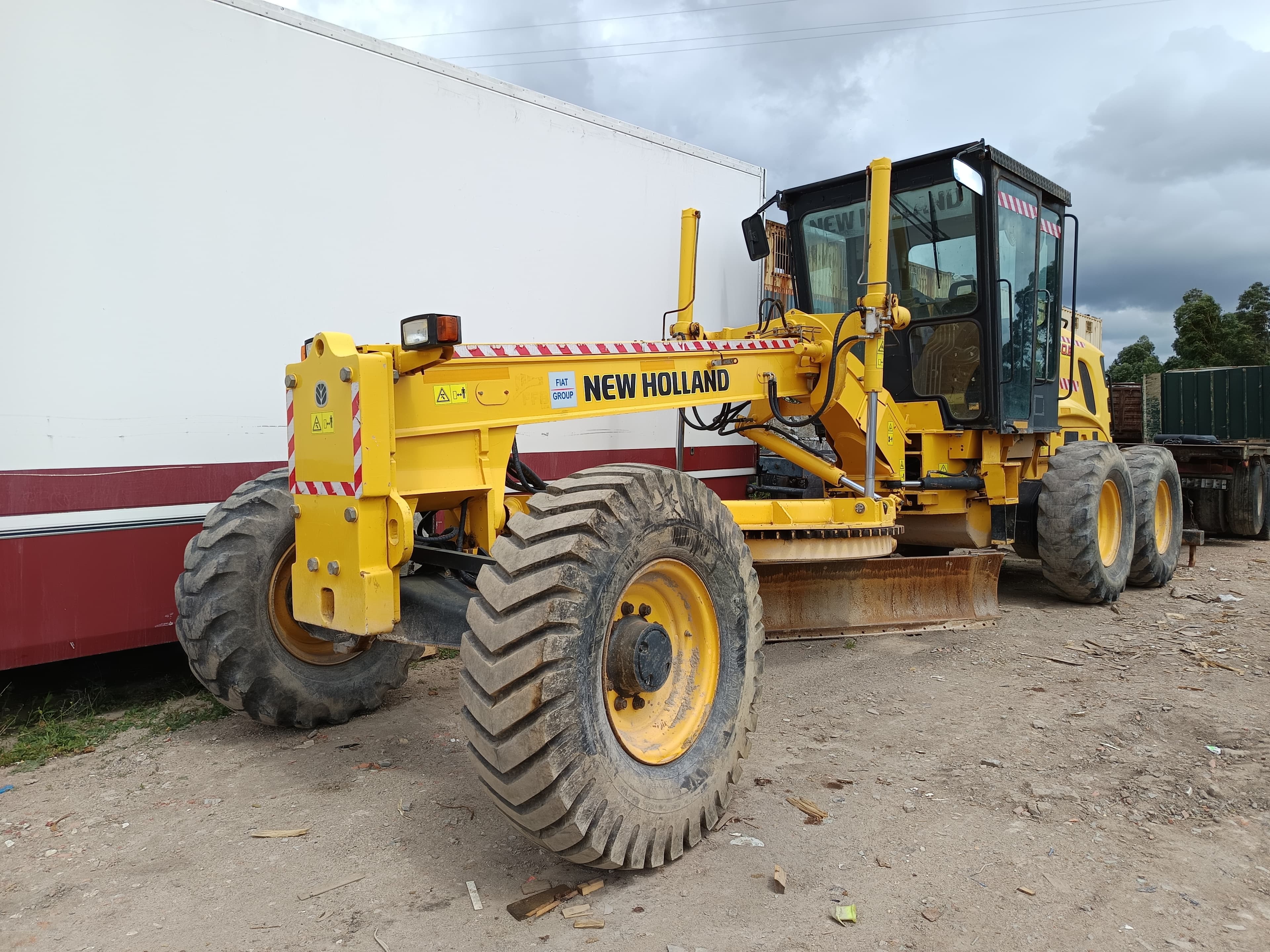 Motoniveladora New Holland · Ano 2013 — image 1