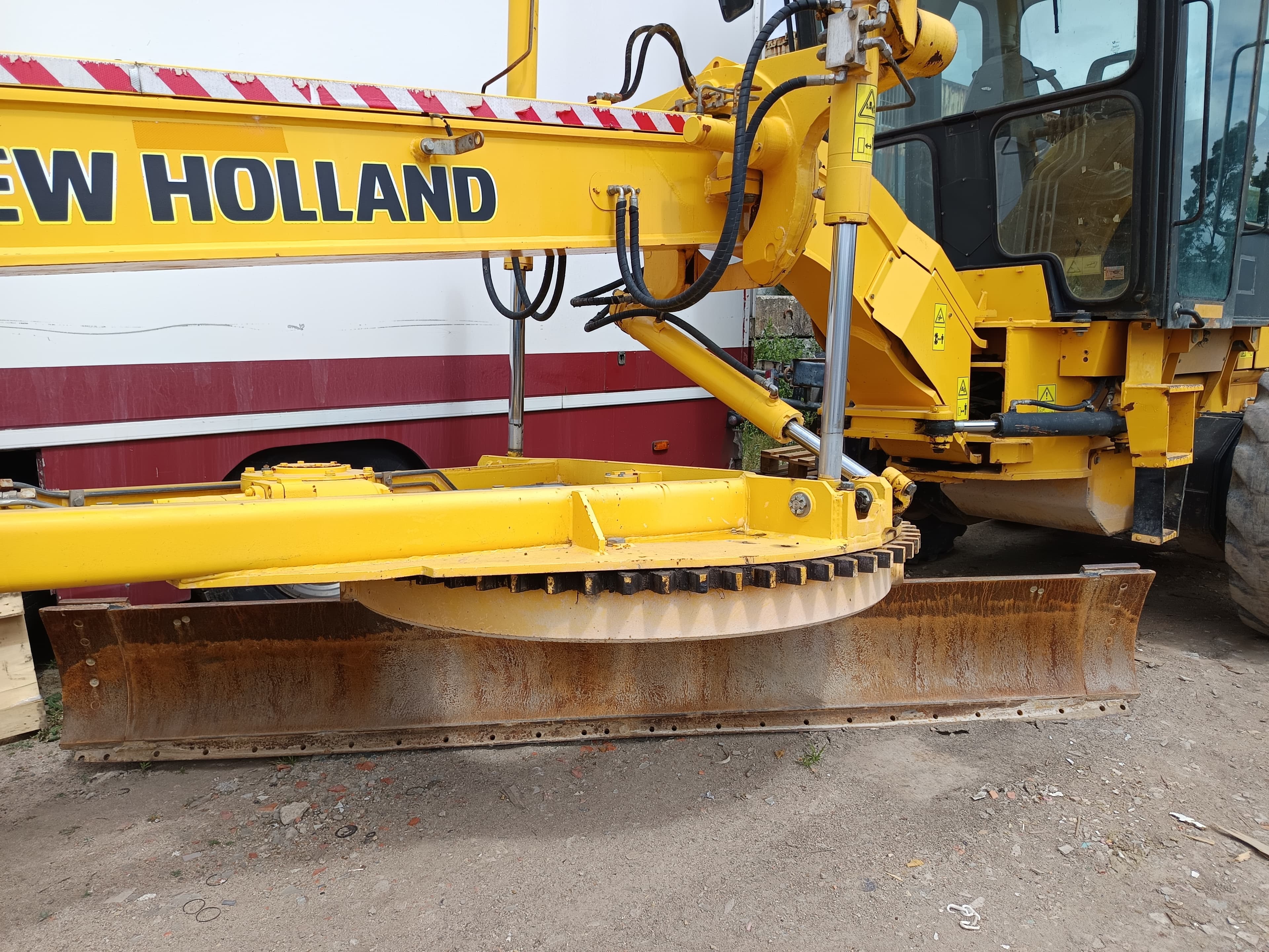 Motoniveladora New Holland · Ano 2013 — image 9