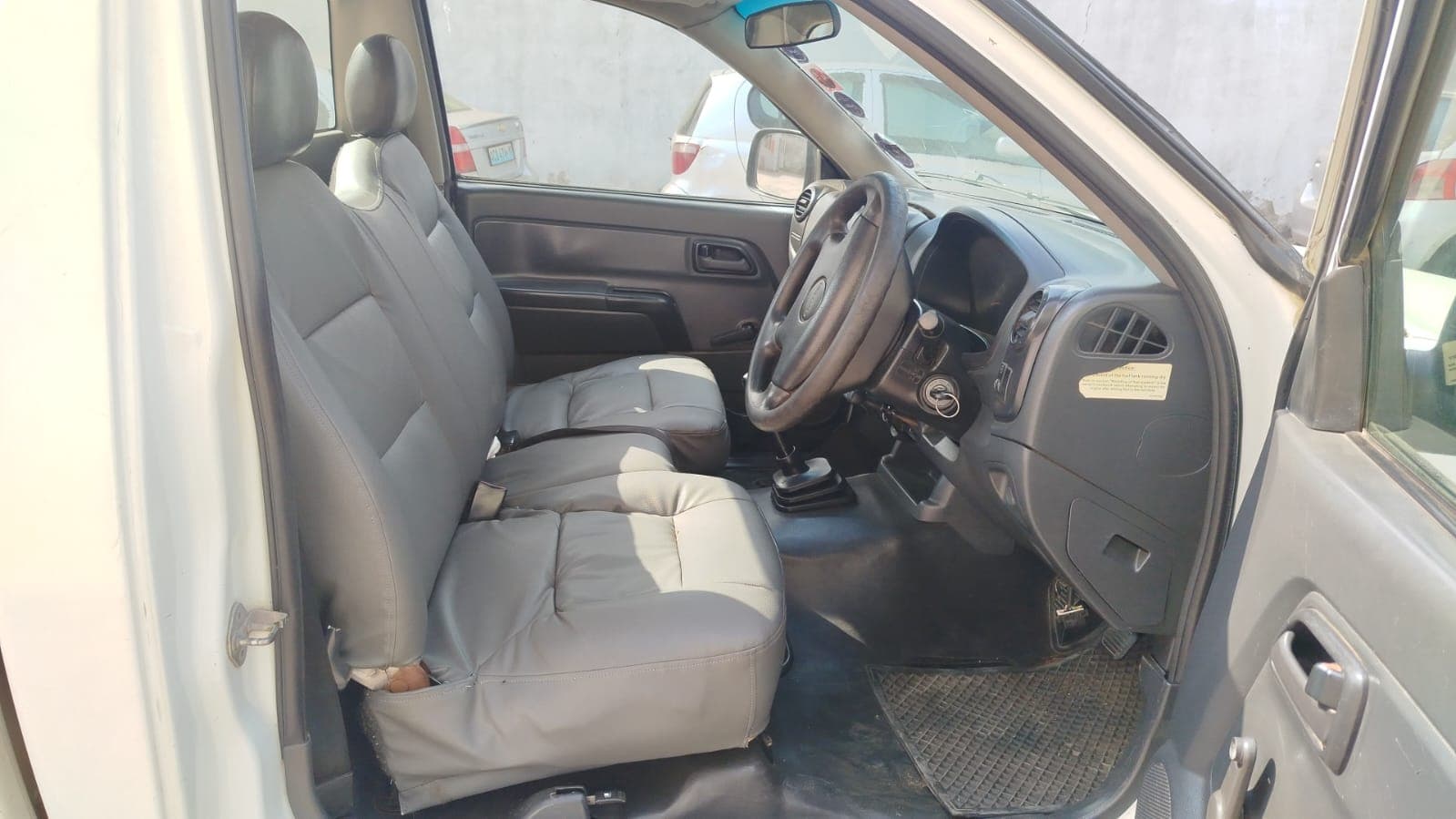 Isuzu KB250D_3,050m - 2011 — image 14