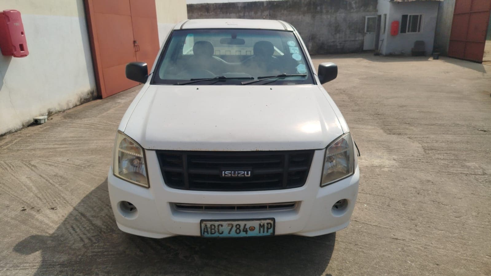 Isuzu KB250D_3,050m - 2011 — image 18