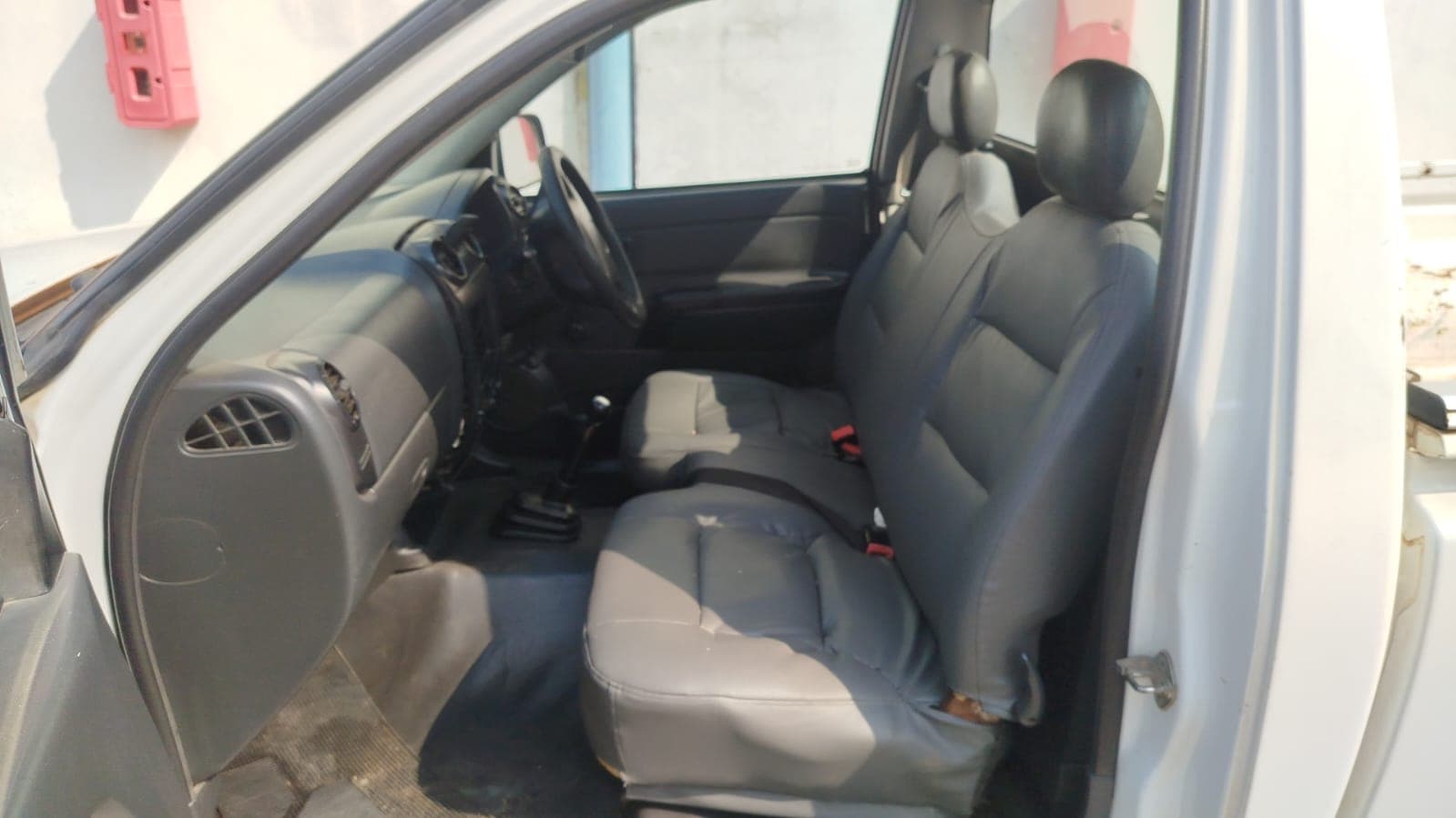 Isuzu KB250D_3,050m - 2011 — image 12