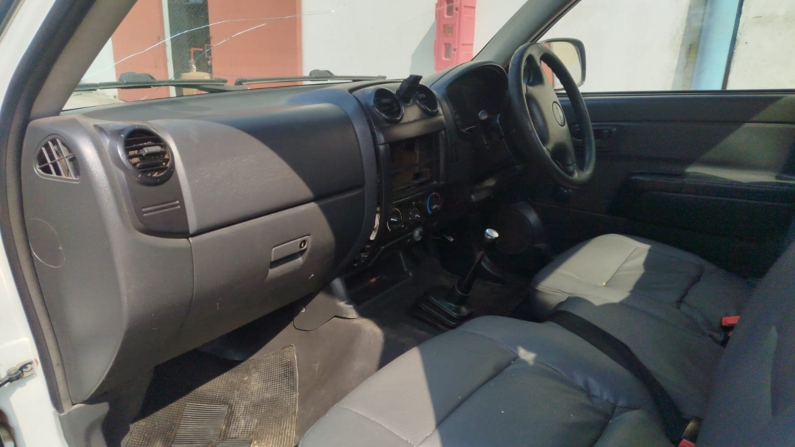 Isuzu KB250D_3,050m - 2011 — image 11