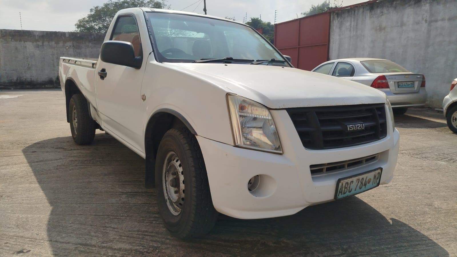 Isuzu KB250D_3,050m - 2011 — image 3