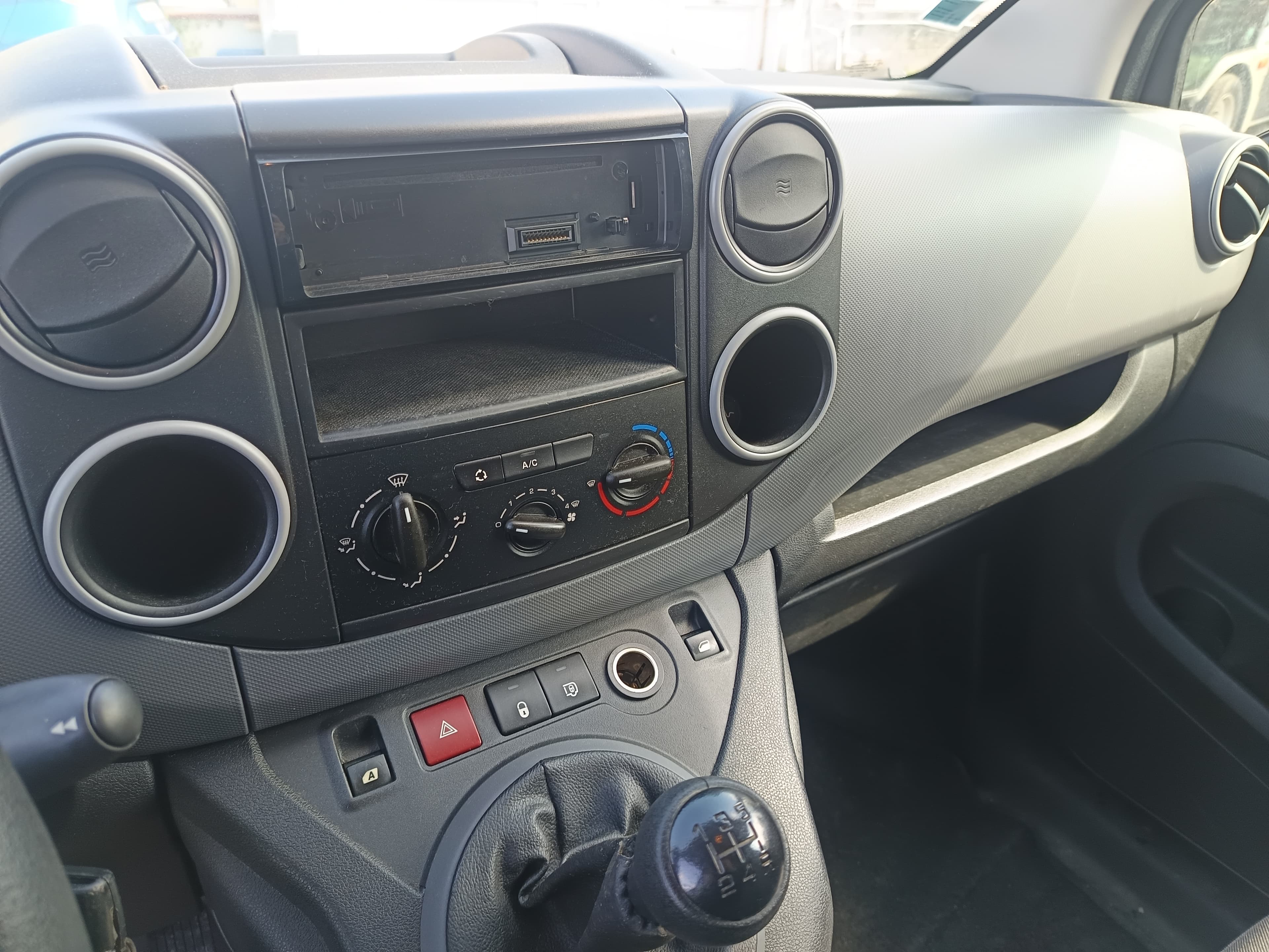 Citroën Berlingo · Ano 2013 — image 29