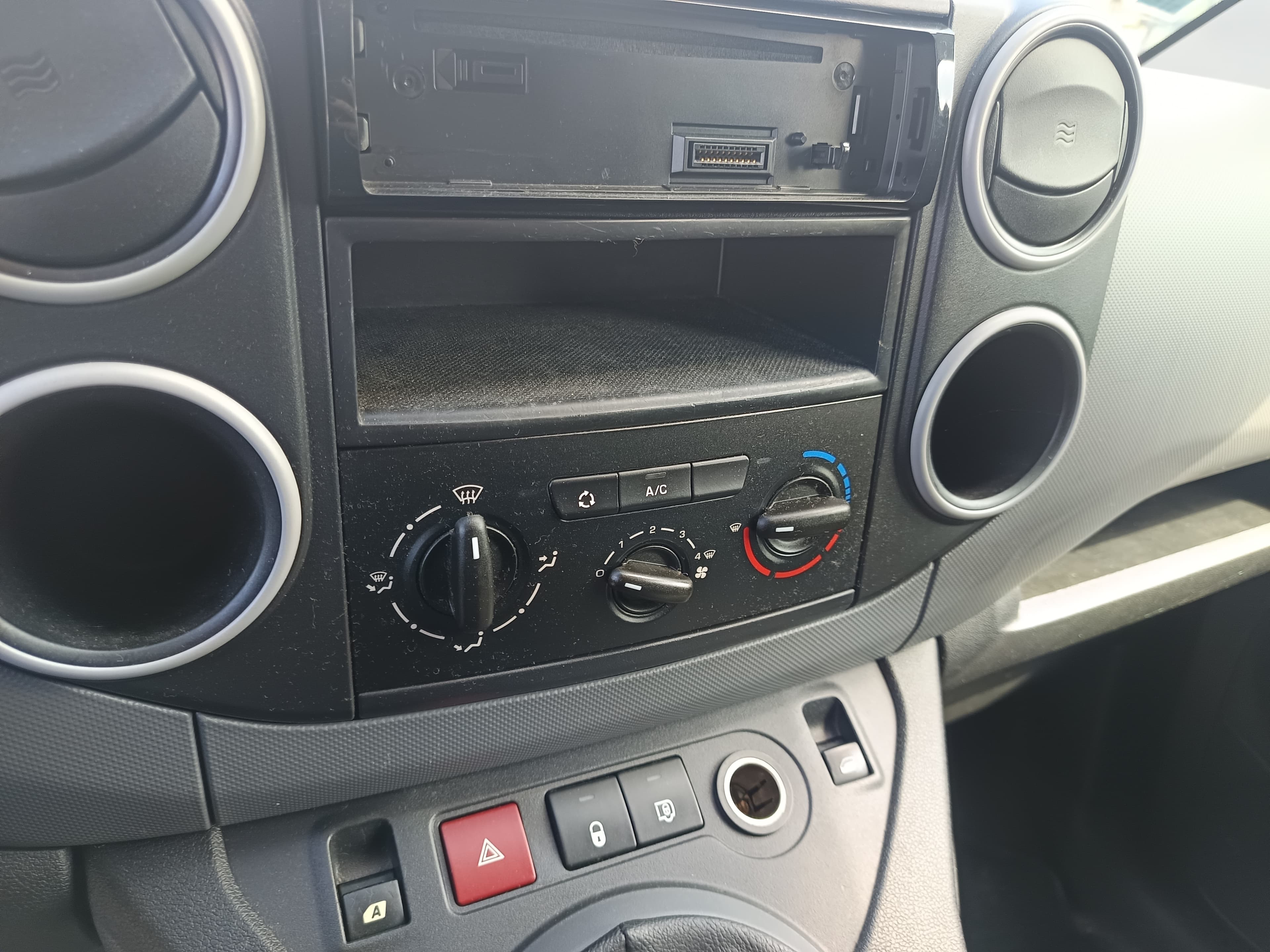 Citroën Berlingo · Ano 2013 — image 30