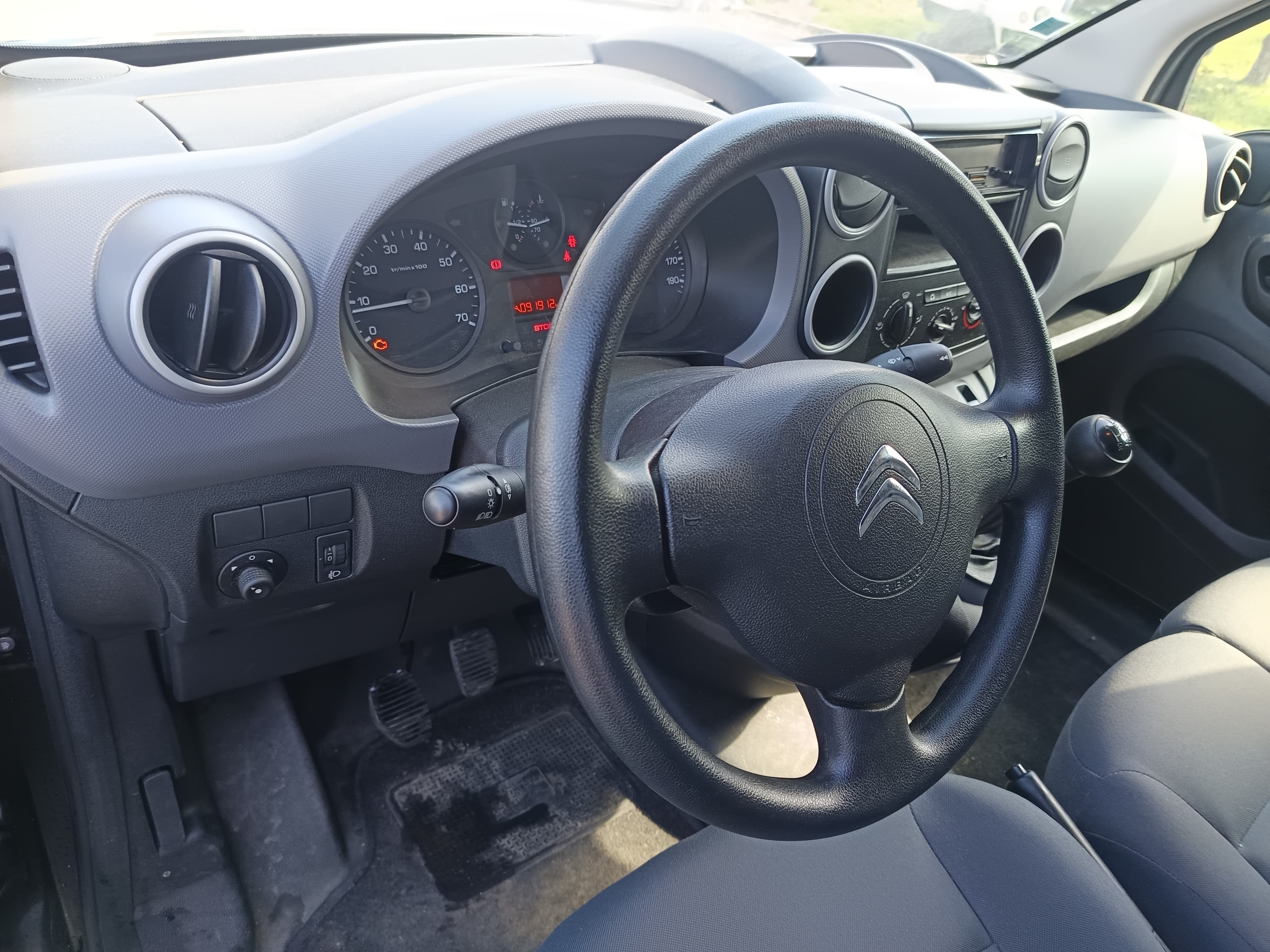 Citroën Berlingo · Ano 2013 — image 28