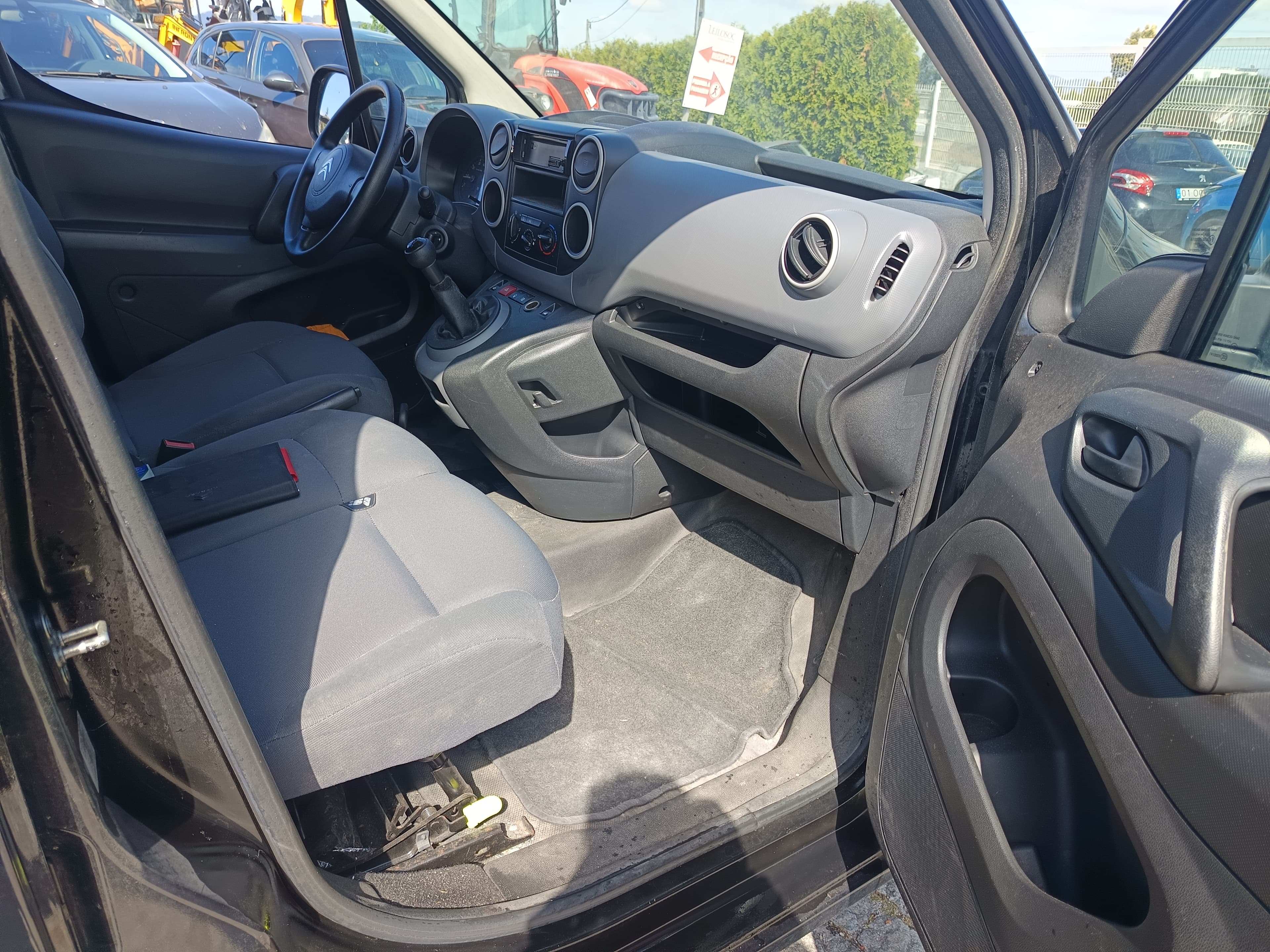 Citroën Berlingo · Ano 2013 — image 20
