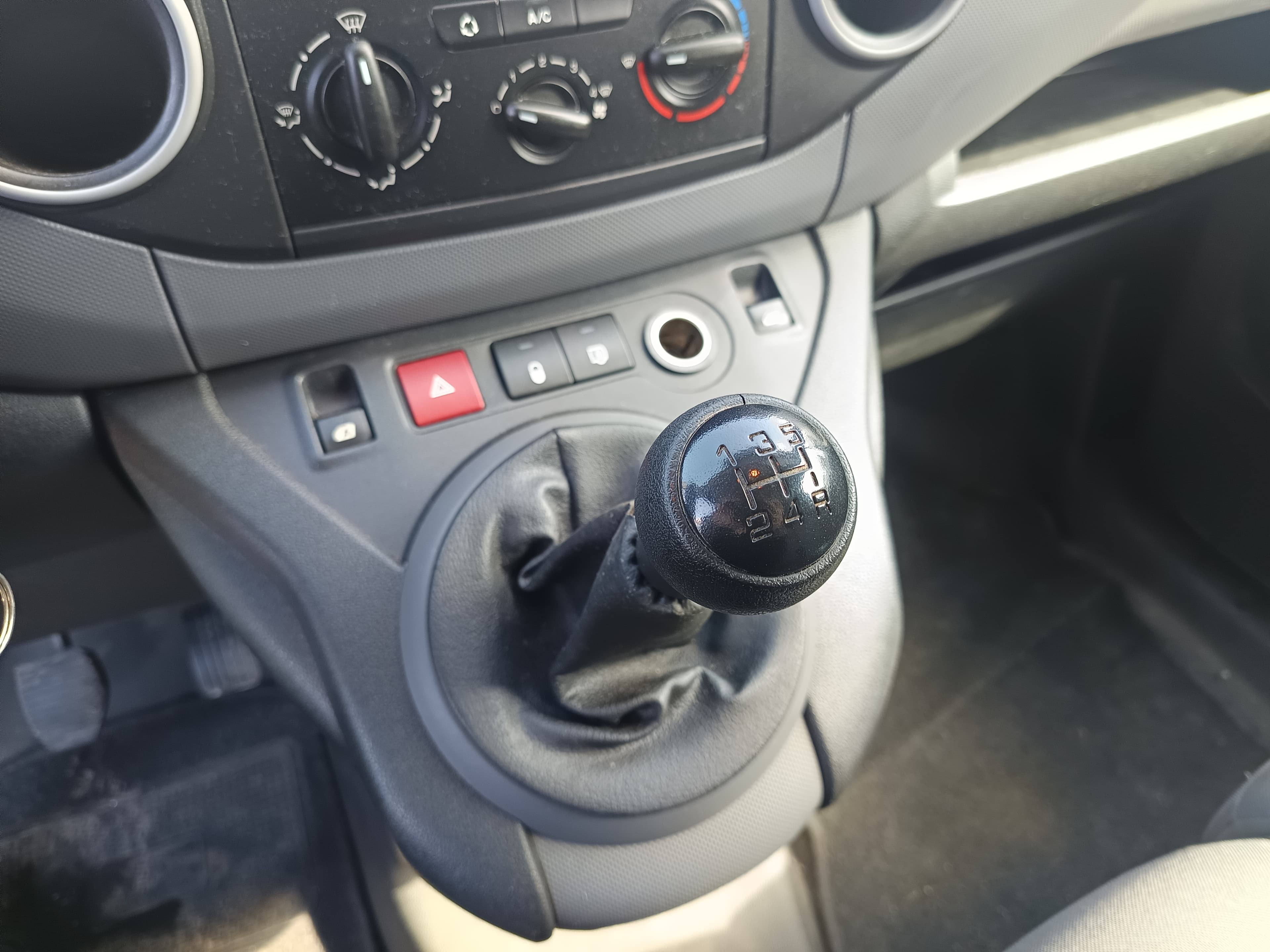 Citroën Berlingo · Ano 2013 — image 31