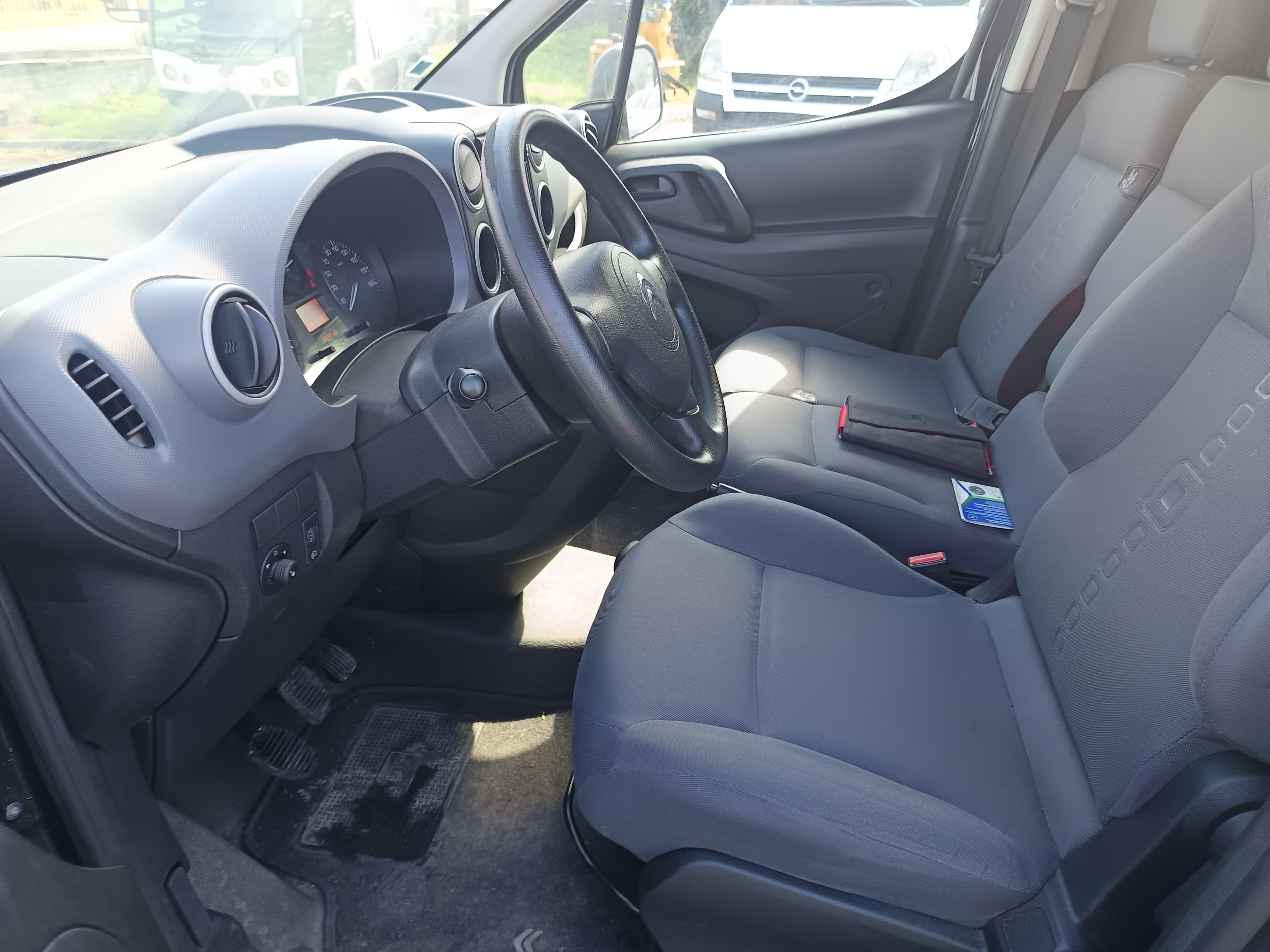 Citroën Berlingo · Ano 2013 — image 26