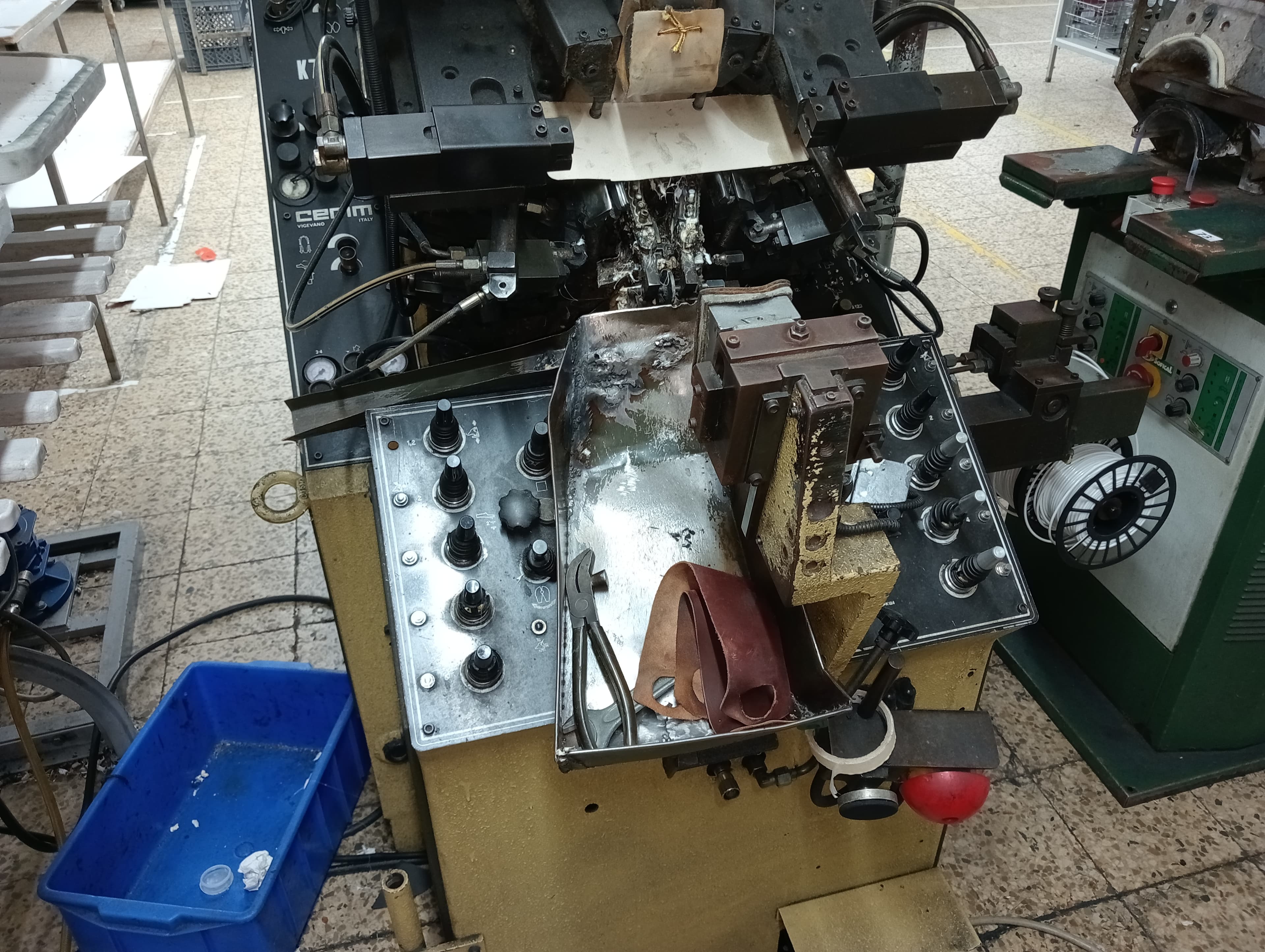 Équipements pour l'Industrie du Chaussure — image 126