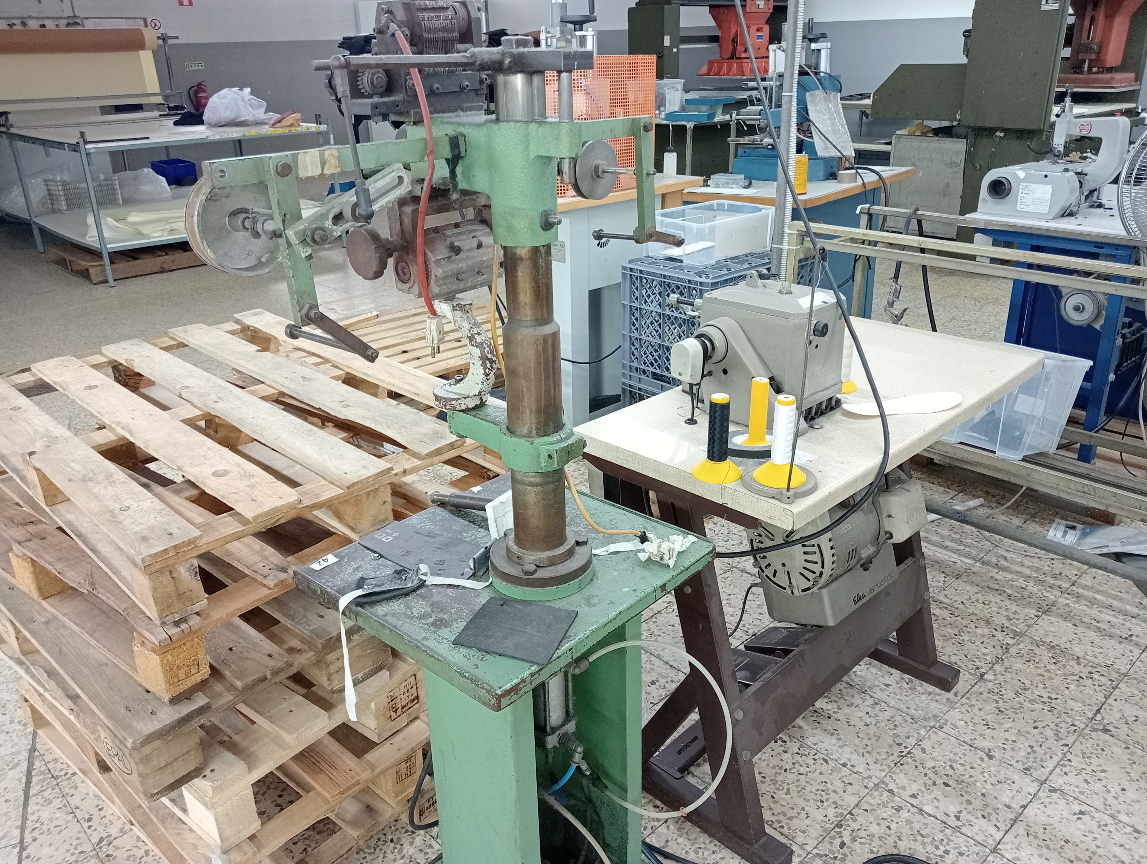 Équipements pour l'Industrie du Chaussure — image 177