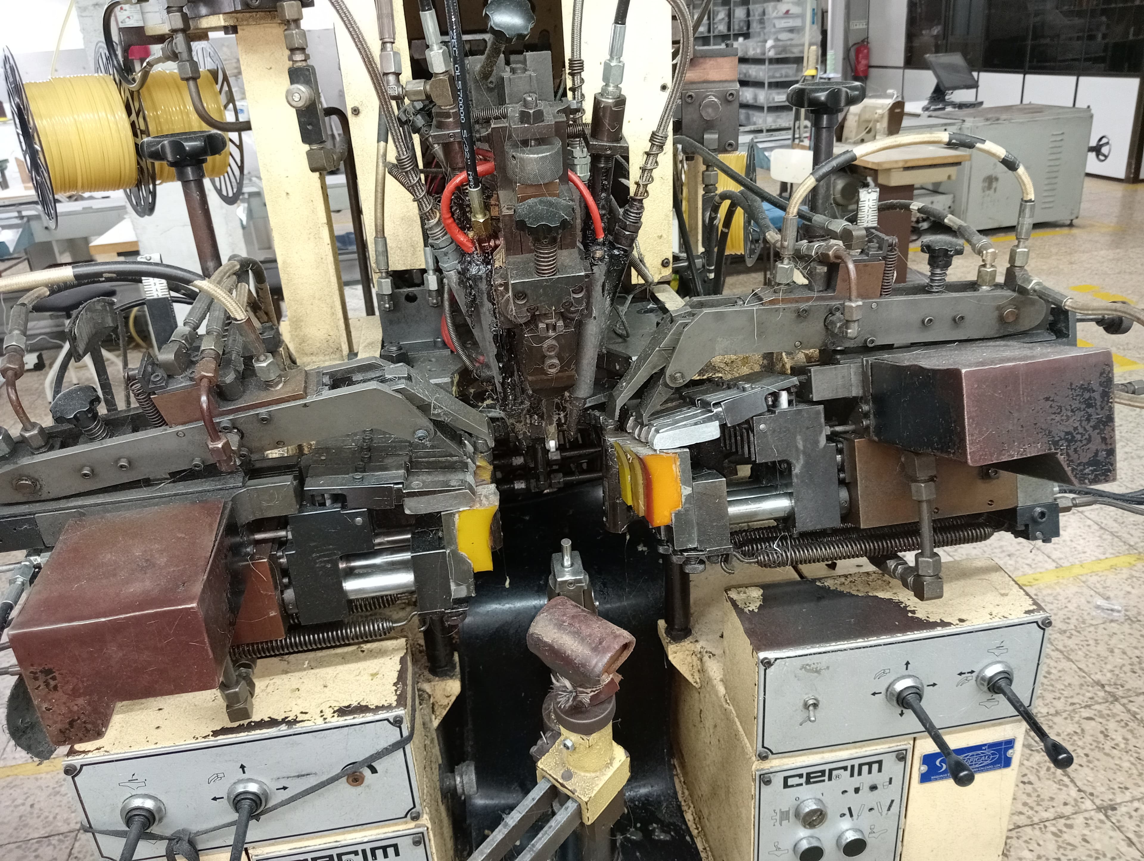 Équipements pour l'Industrie du Chaussure — image 134