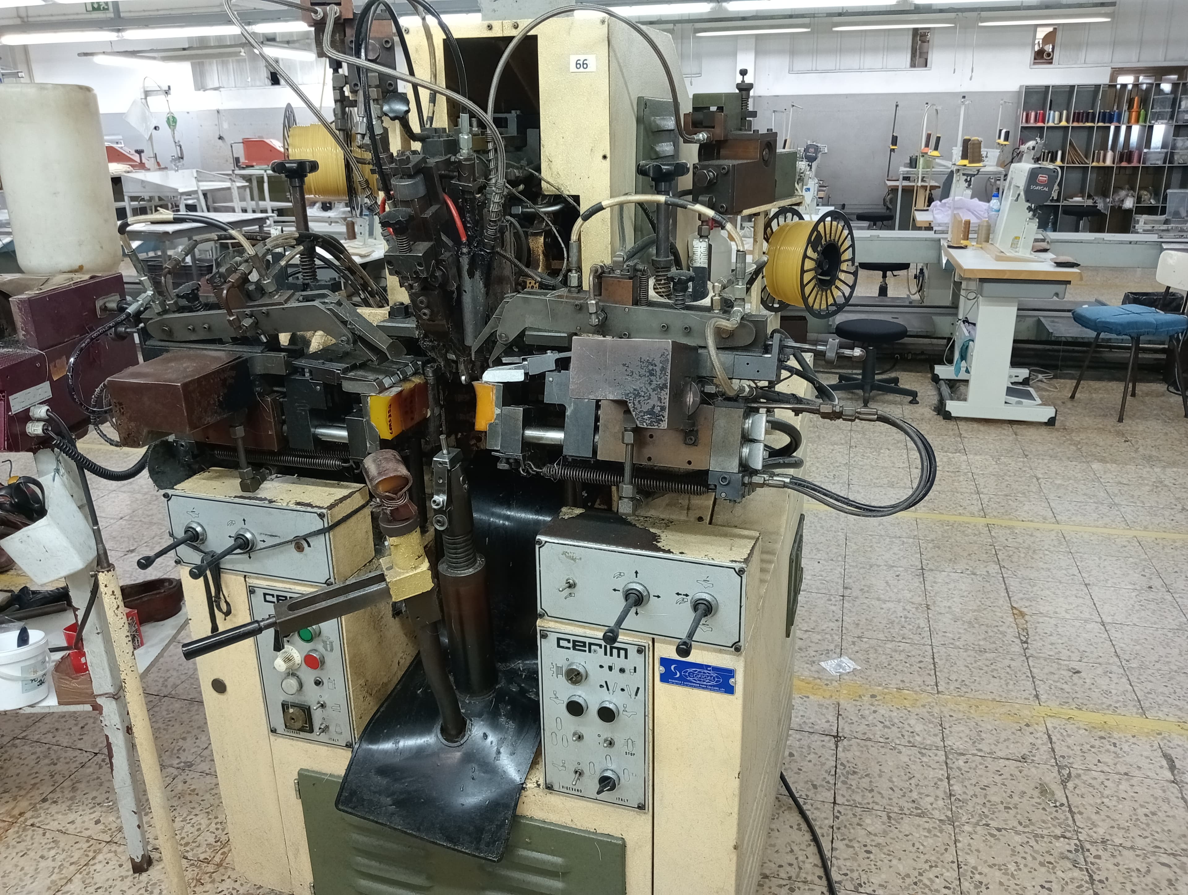 Équipements pour l'Industrie du Chaussure — image 132