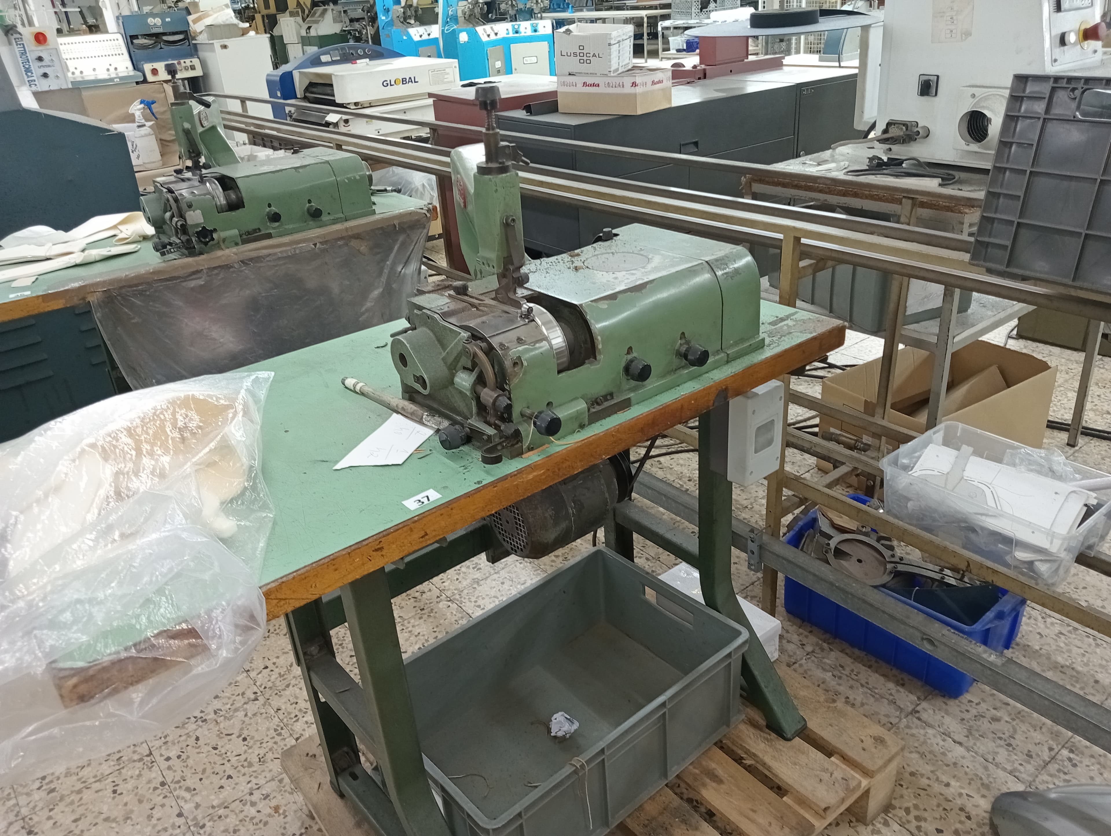 Équipements pour l'Industrie du Chaussure — image 179