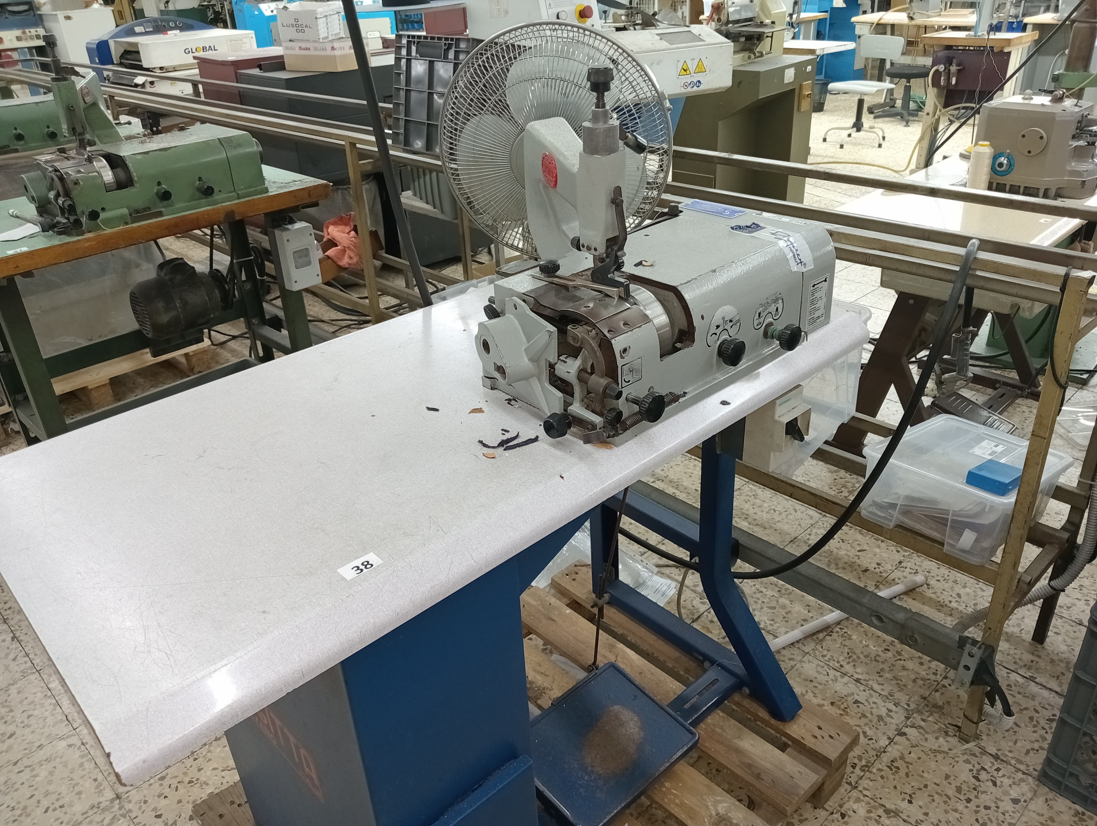 Équipements pour l'Industrie du Chaussure — image 180