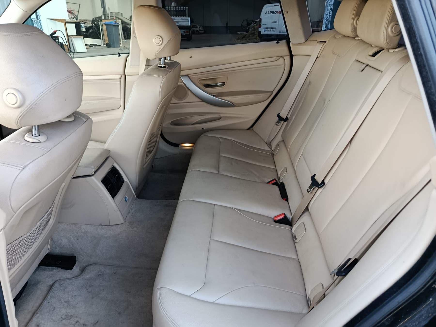 BMW 318 D GT · Ano 2016 — imagem 12