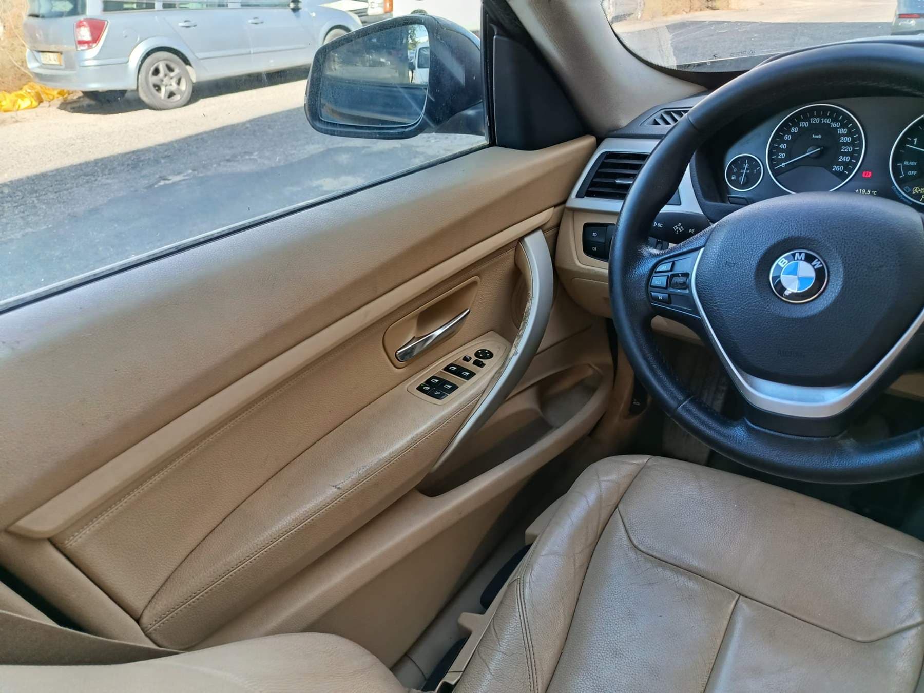BMW 318 D GT · Ano 2016 — imagem 6