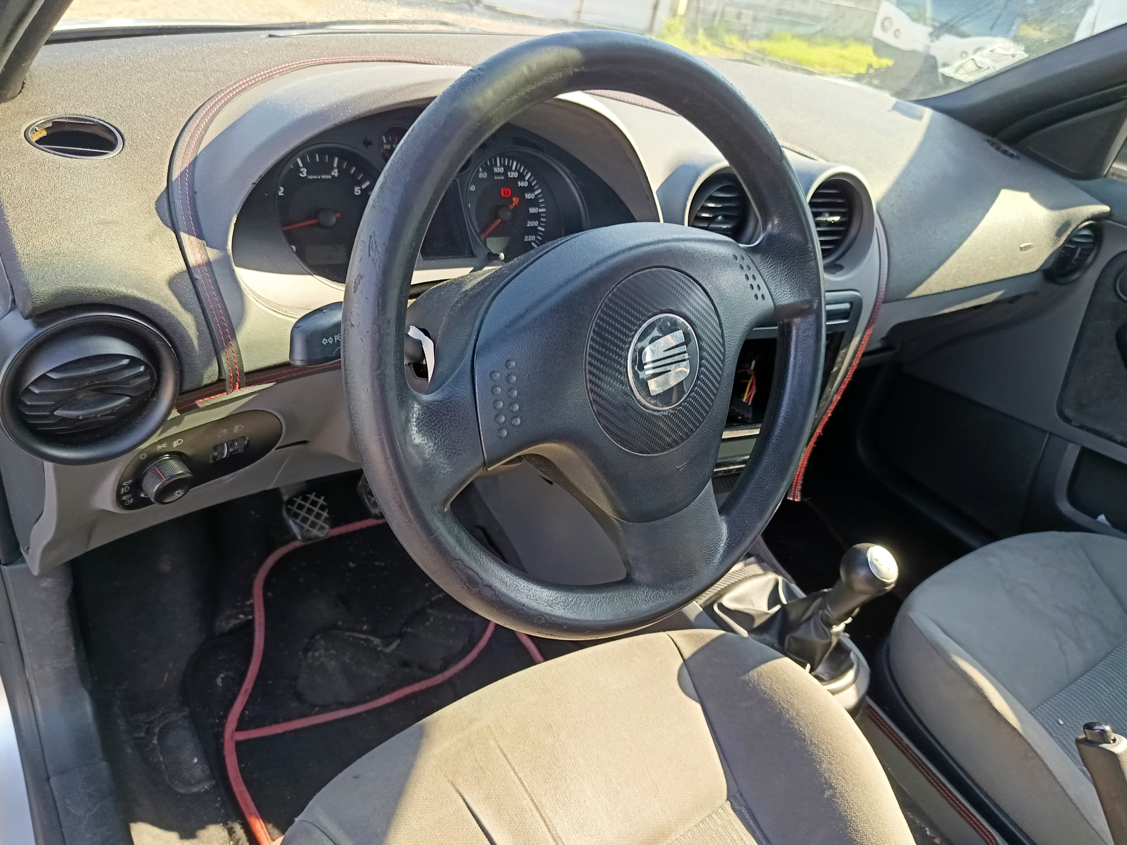 Seat Ibiza · Ano 2002 — image 42