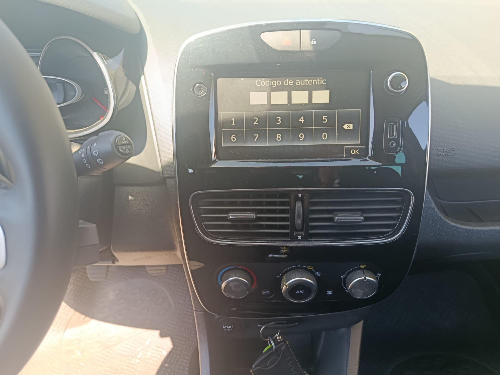 Renault Clio 0.9 TCe · Ano 2019 — imagem 13