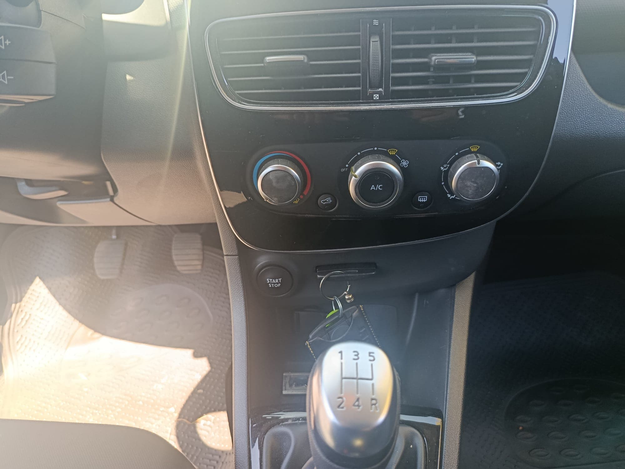Renault Clio 0.9 TCe · Ano 2019 — imagem 12