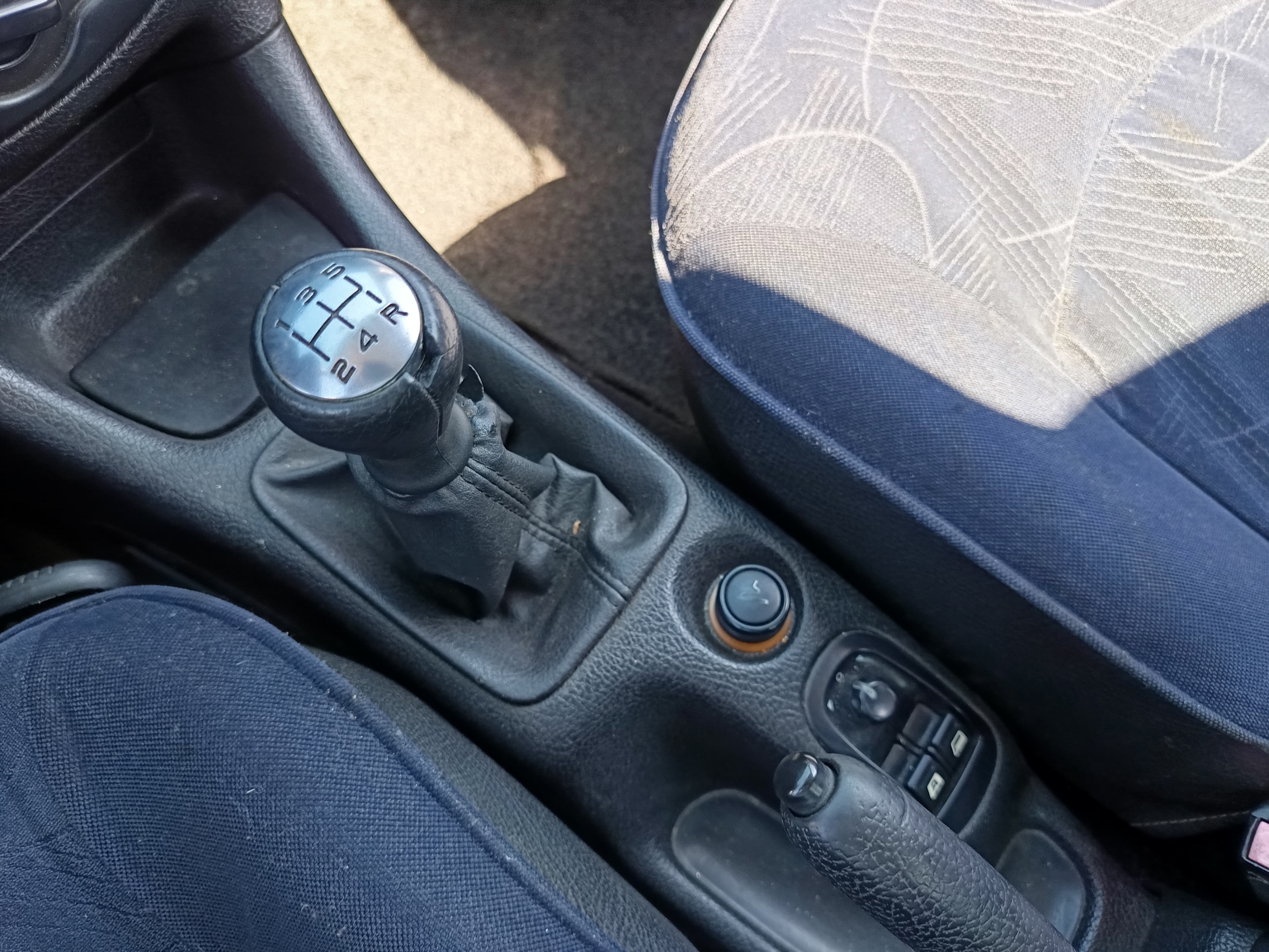 Peugeot 206 · Ano 2001 — imagem 33