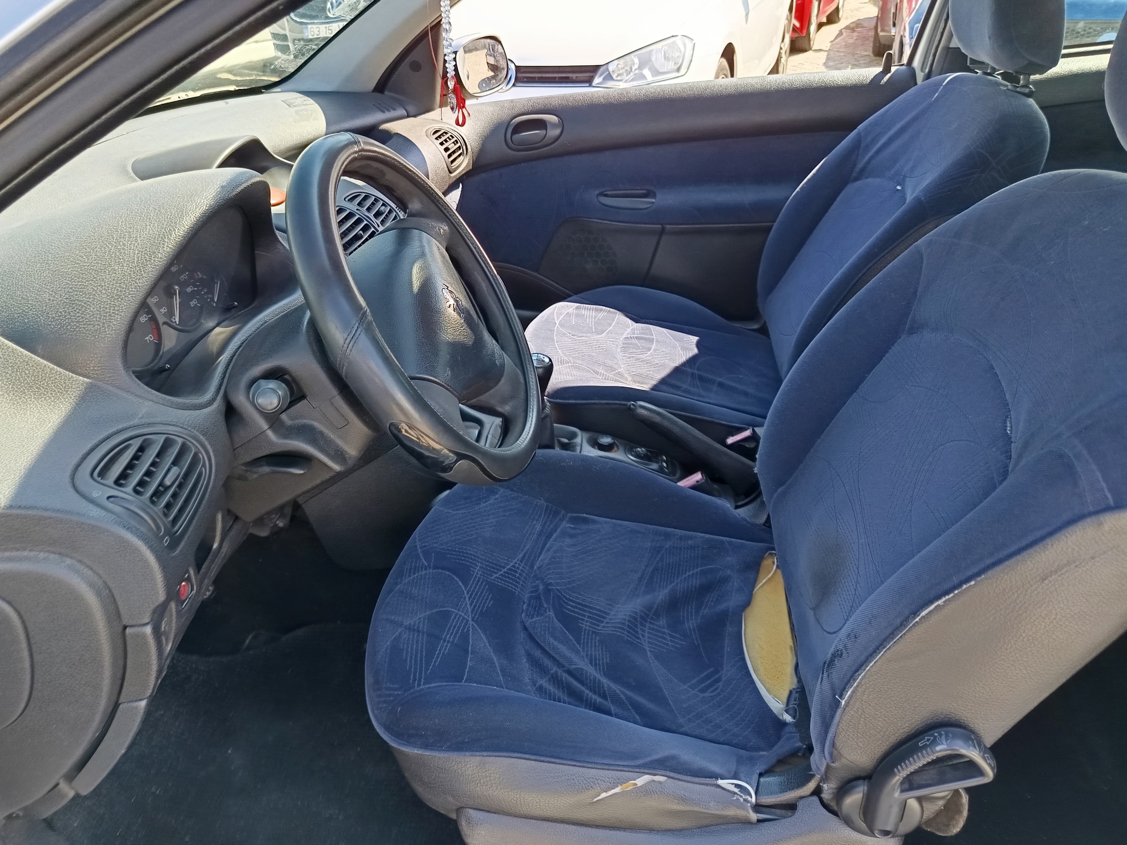 Peugeot 206 · Ano 2001 — imagem 26