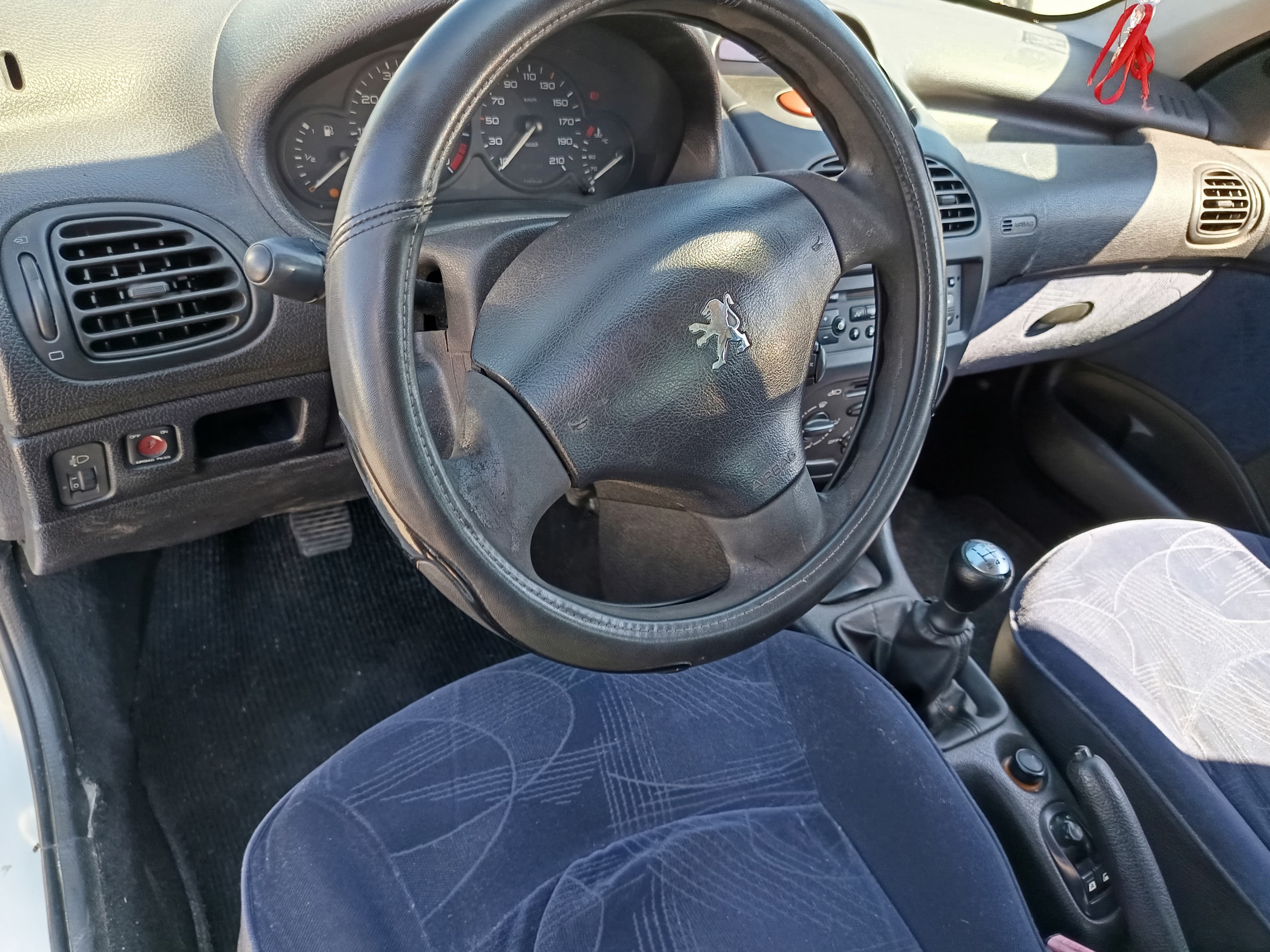 Peugeot 206 · Ano 2001 — imagem 30