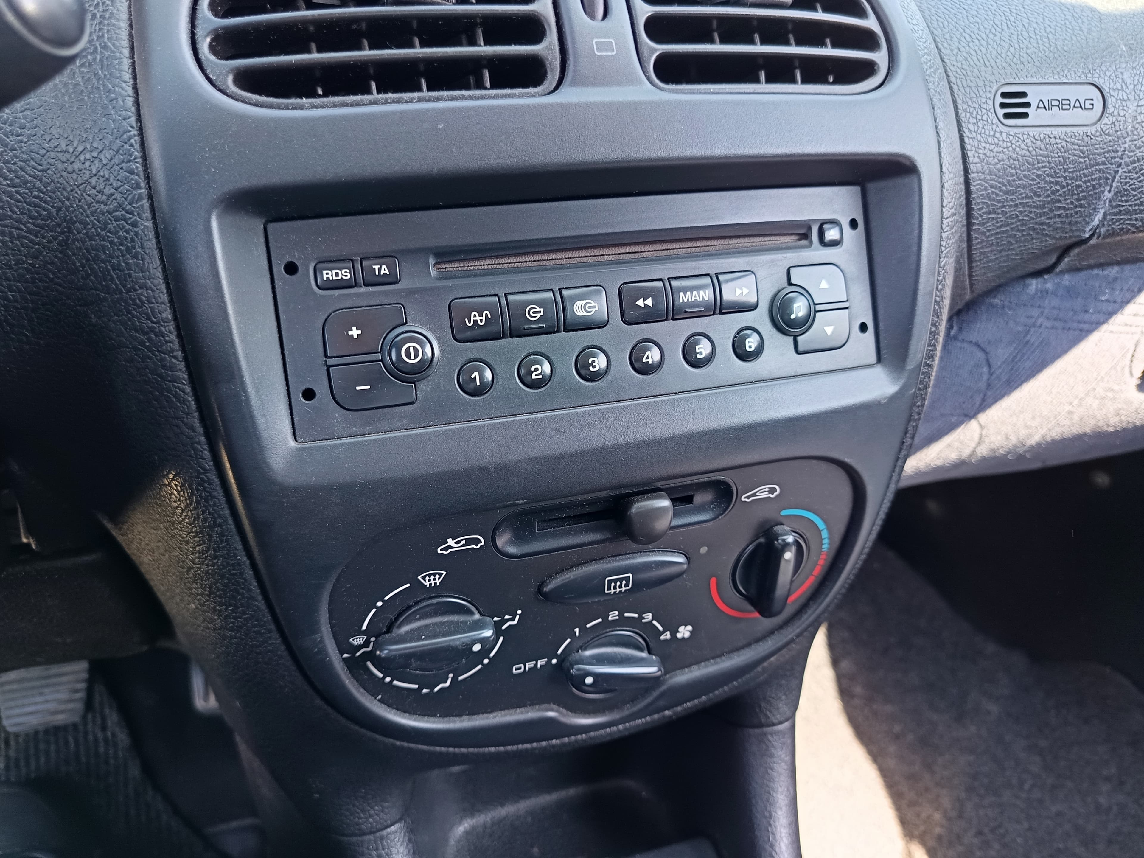 Peugeot 206 · Ano 2001 — imagem 32