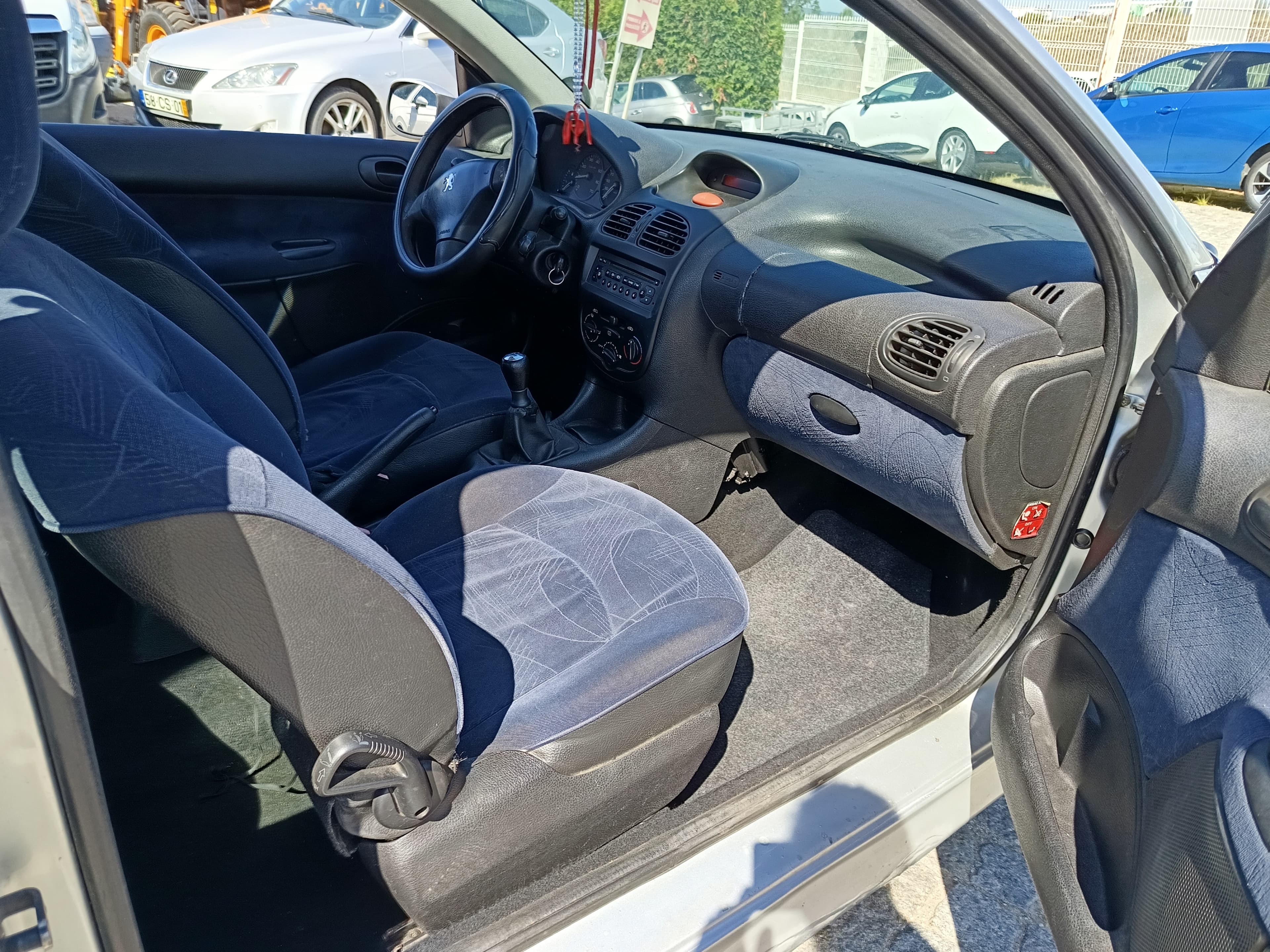 Peugeot 206 · Ano 2001 — imagem 20